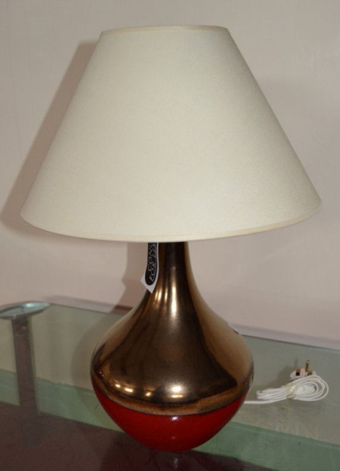 1 x Red/Brass Colour Lamp. Height 58.5cm To Top Of Cream Shade. Lampshade Diameter 40.5cm. - CL108 - Image 2 of 3
