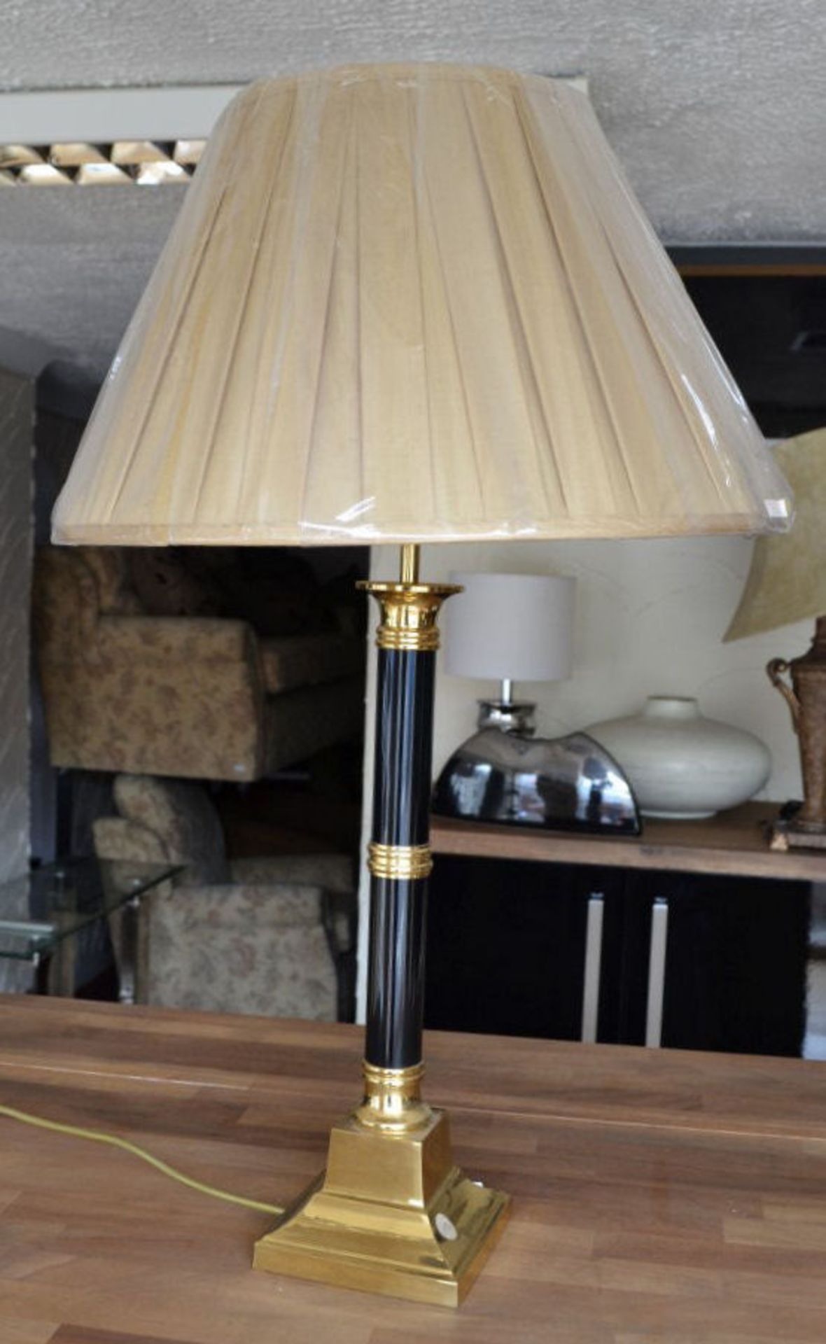 1 x Classical Gold And Black Column Lamp With Cream Shade - Image 3 of 4