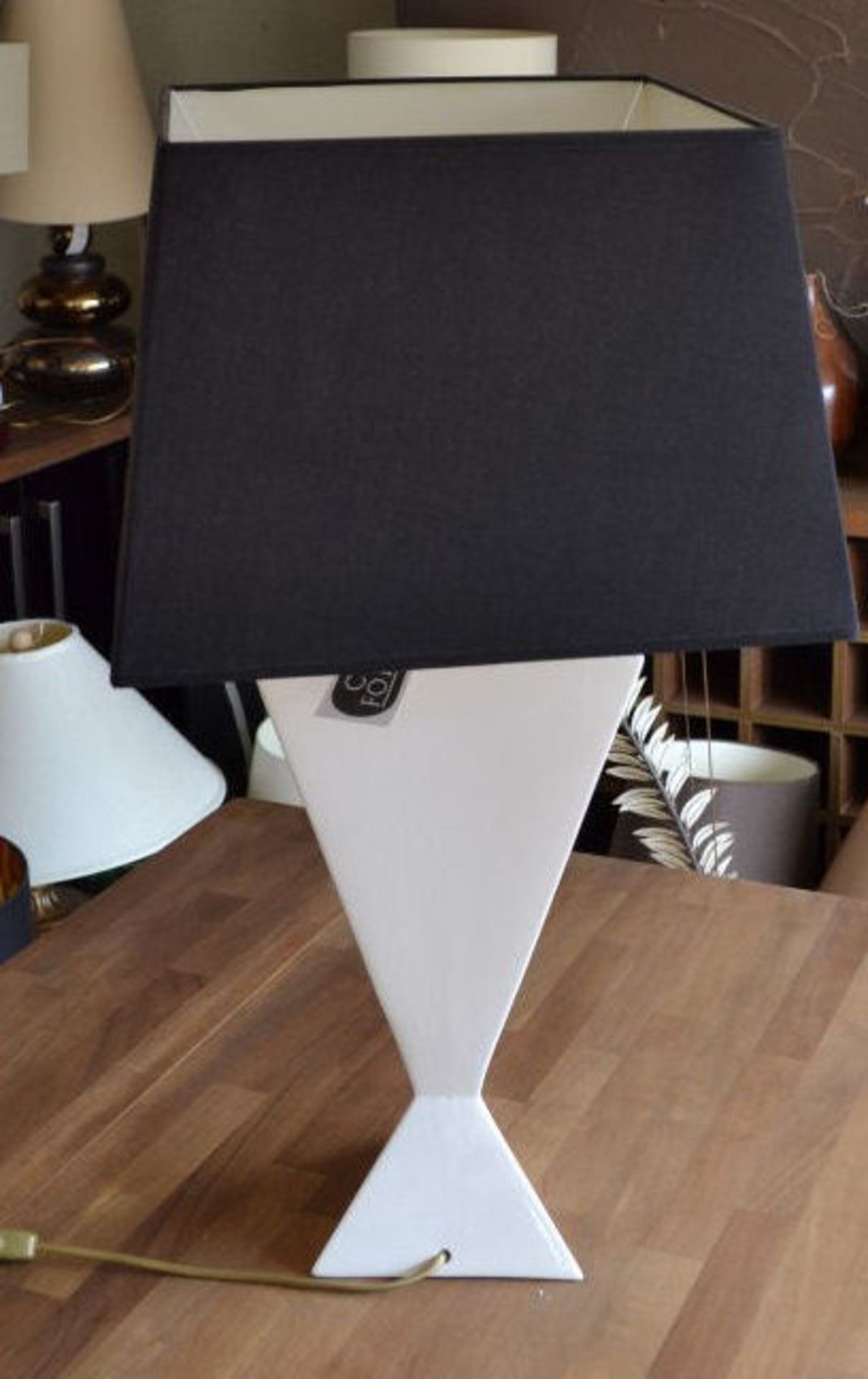 1 x Contemporary White Geometric Table Lamp - Image 4 of 4