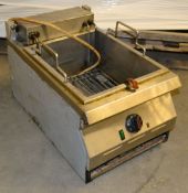 1 x Commercial Single Tank CounterTop Fryer - Ref: FJC005- CL124 - Location: Bolton BL1 - Used