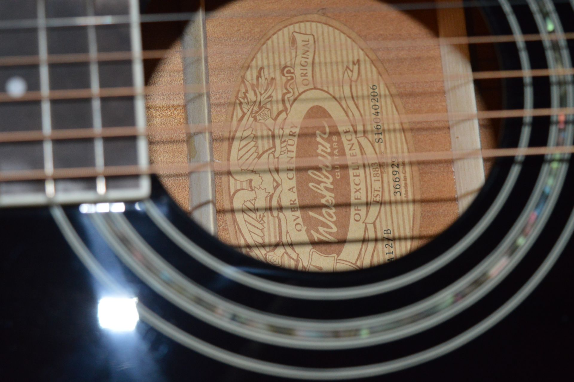 1 x Washburn EA12/B Mini Jumbo Electro Acoustic Guitar - Festival Series - Mahogany Neck With - Image 4 of 15