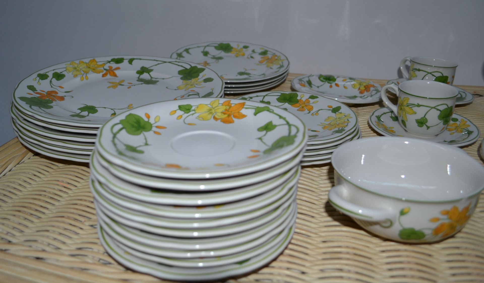 Villeroy & Boch Geranium Tea Service - 42 Pieces - AE013 - CL007 - Location: Altrincham WA14 NO VAT - Image 5 of 20