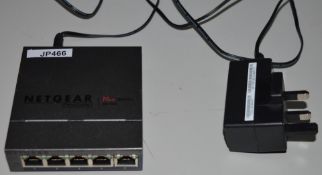 1 x Netgear ProSafe Plus 5-Port Gigabit Mini Switch - Includes Power Adaptor - Ref JP466 - CL300 -