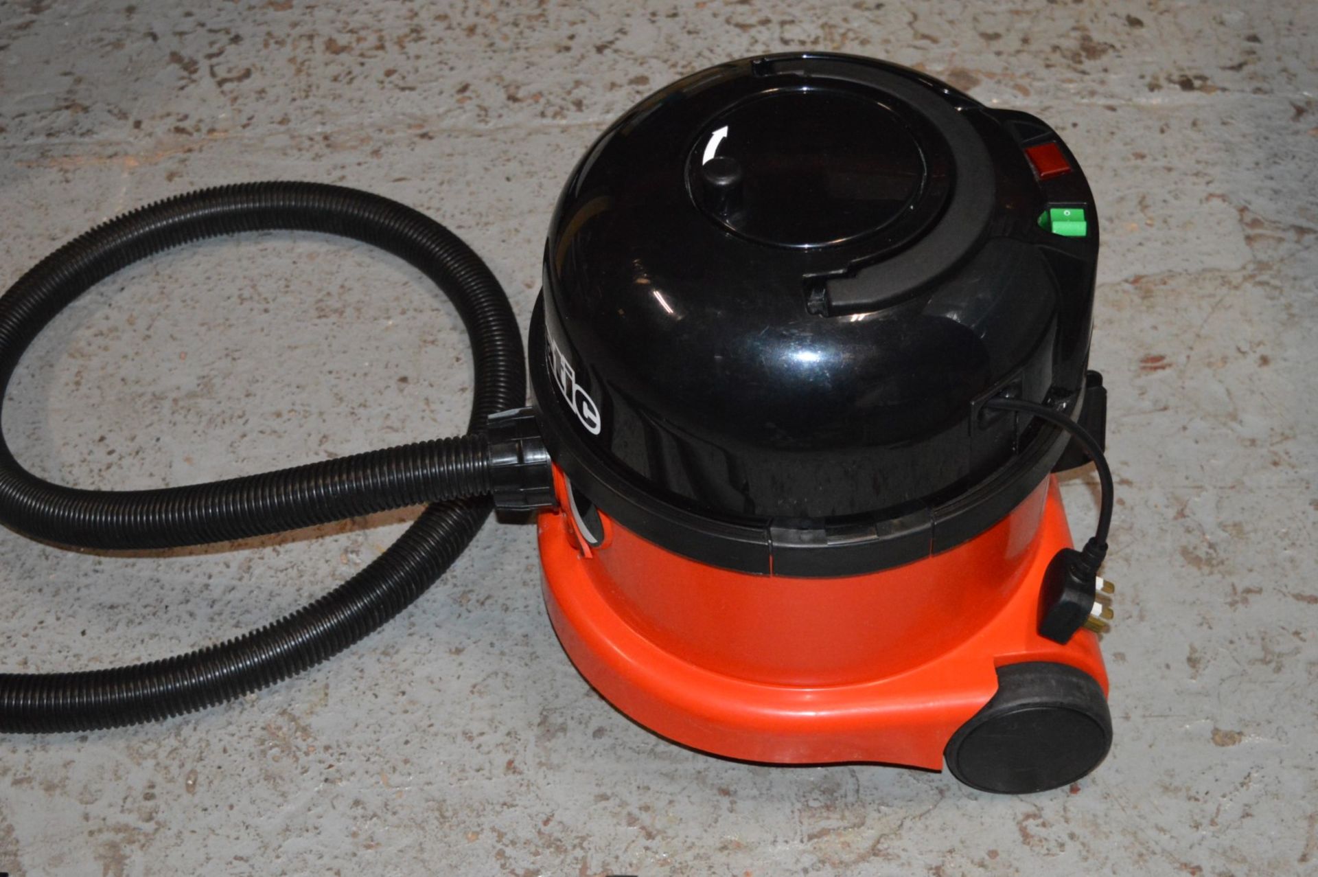 1 x Numatic NRV20021 620W Commercial Vacuum Cleaner - 9 Litre Capacity - CL010 - Good Working - Image 4 of 9