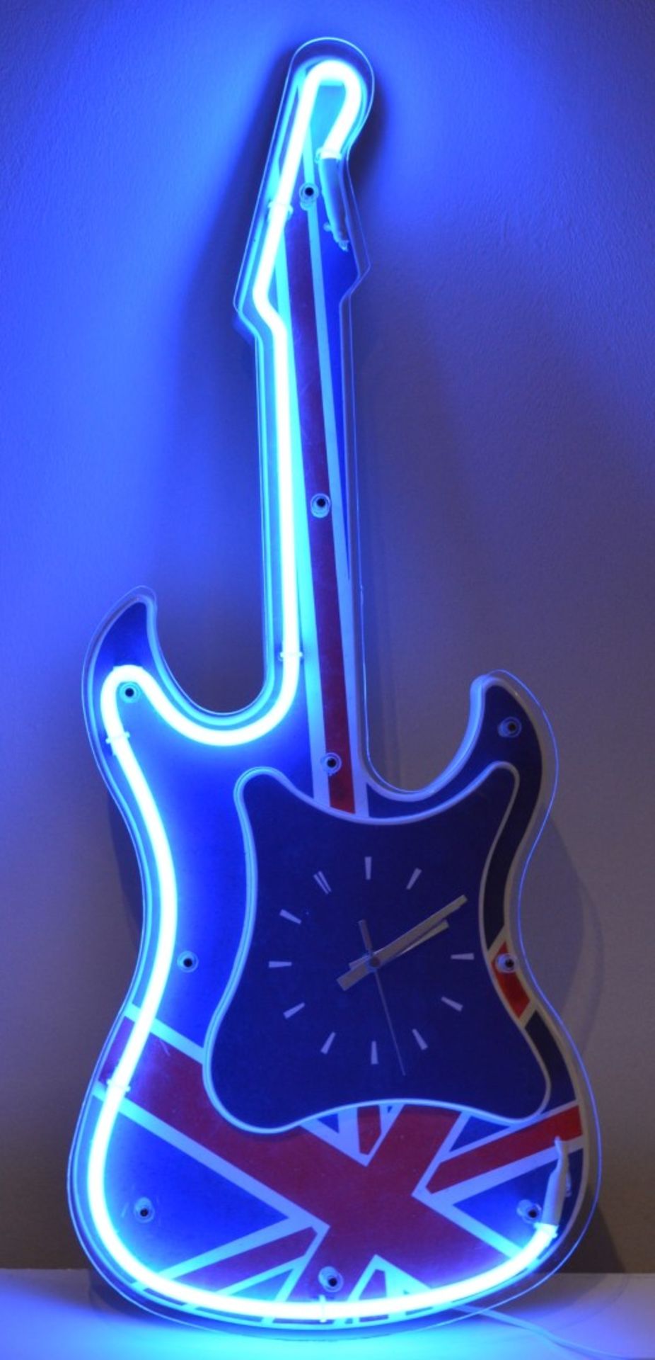 1 x Illuminated Neon Britpop Union Jack Guitar Shaped Clock - Preowned In Good Working Condition - - Image 2 of 5