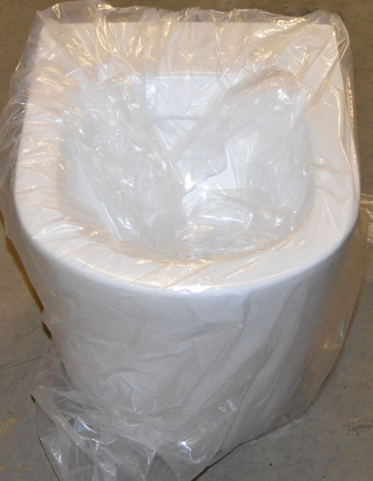 1 x Demar BTW Toilet Pan Including Toilet Seat - Unused Stock - CL190 - Ref BR089 - Location: Bolton - Image 3 of 6