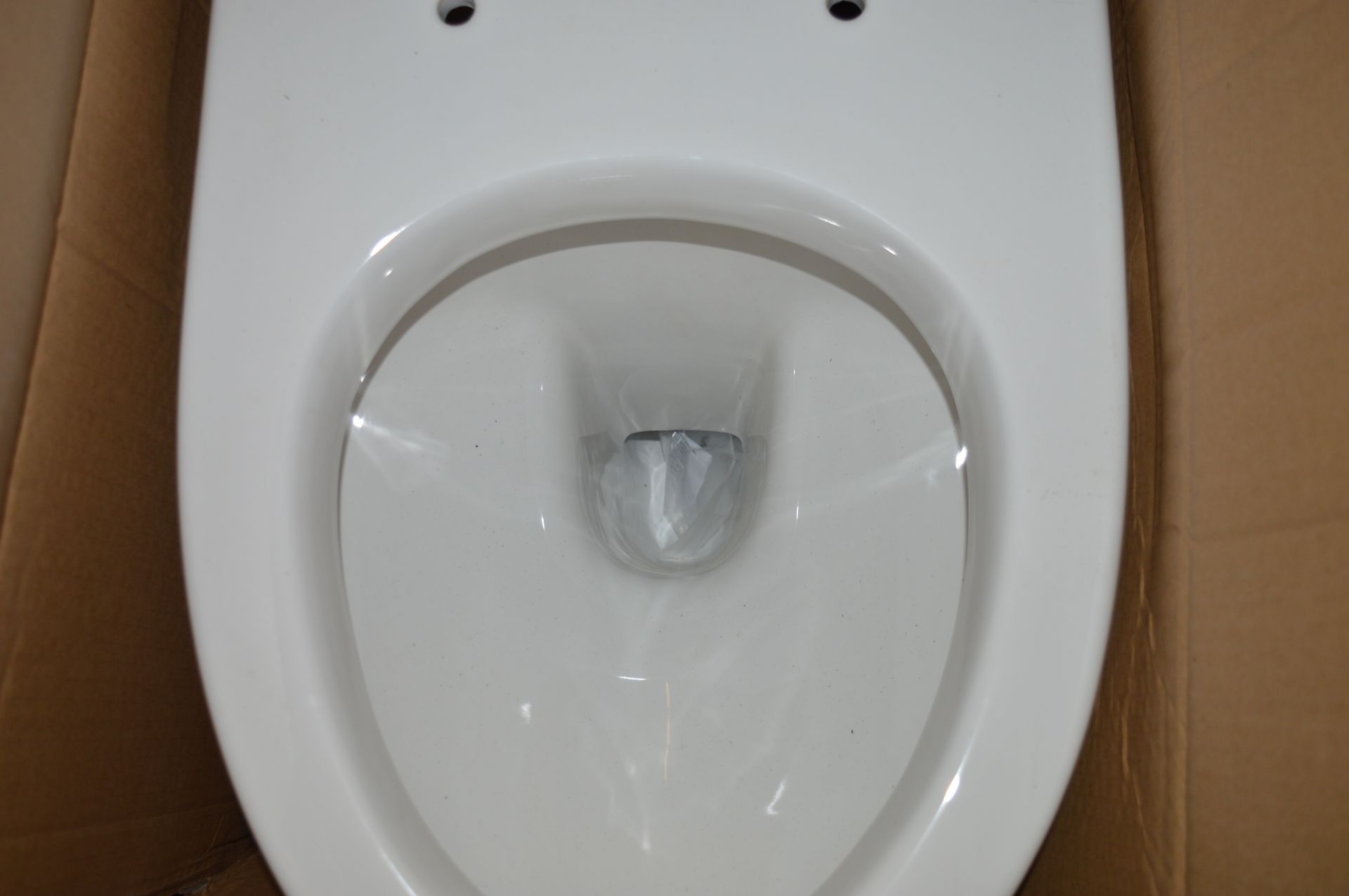 1 x Close Coupled WC Toilet Pan With Cistern and Cistern Fittings - Unused Stock - CL190 - Ref BR051 - Image 2 of 6