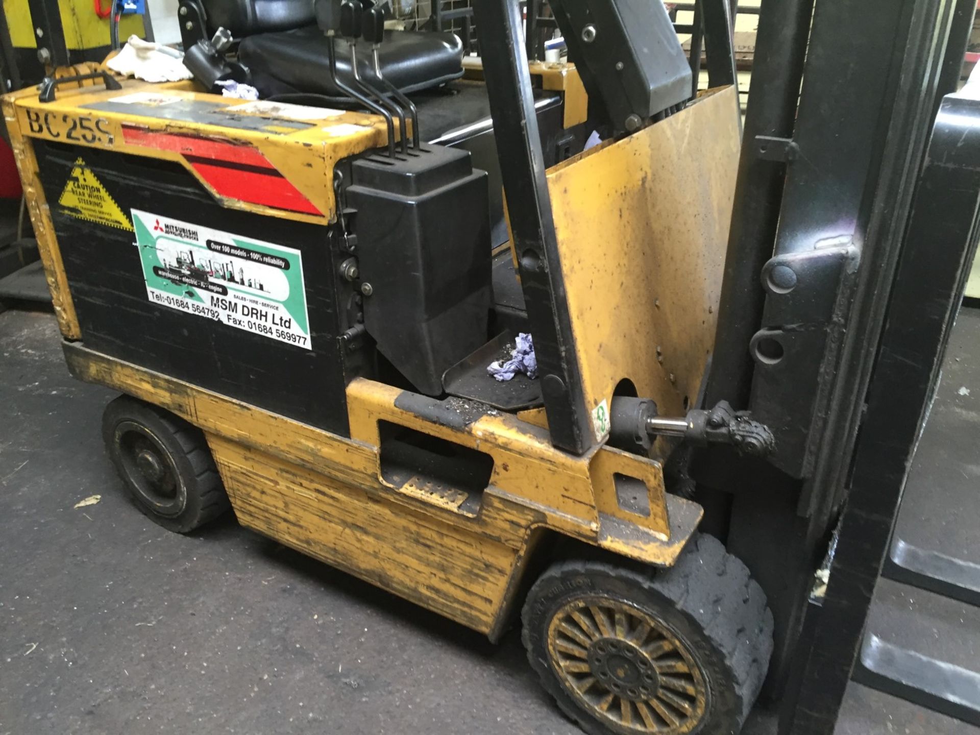 1 x Daewoo 2.5 Ton Fork Lift Counter Balance Truck - BC25S - Includes Charger - Year of - Image 3 of 10