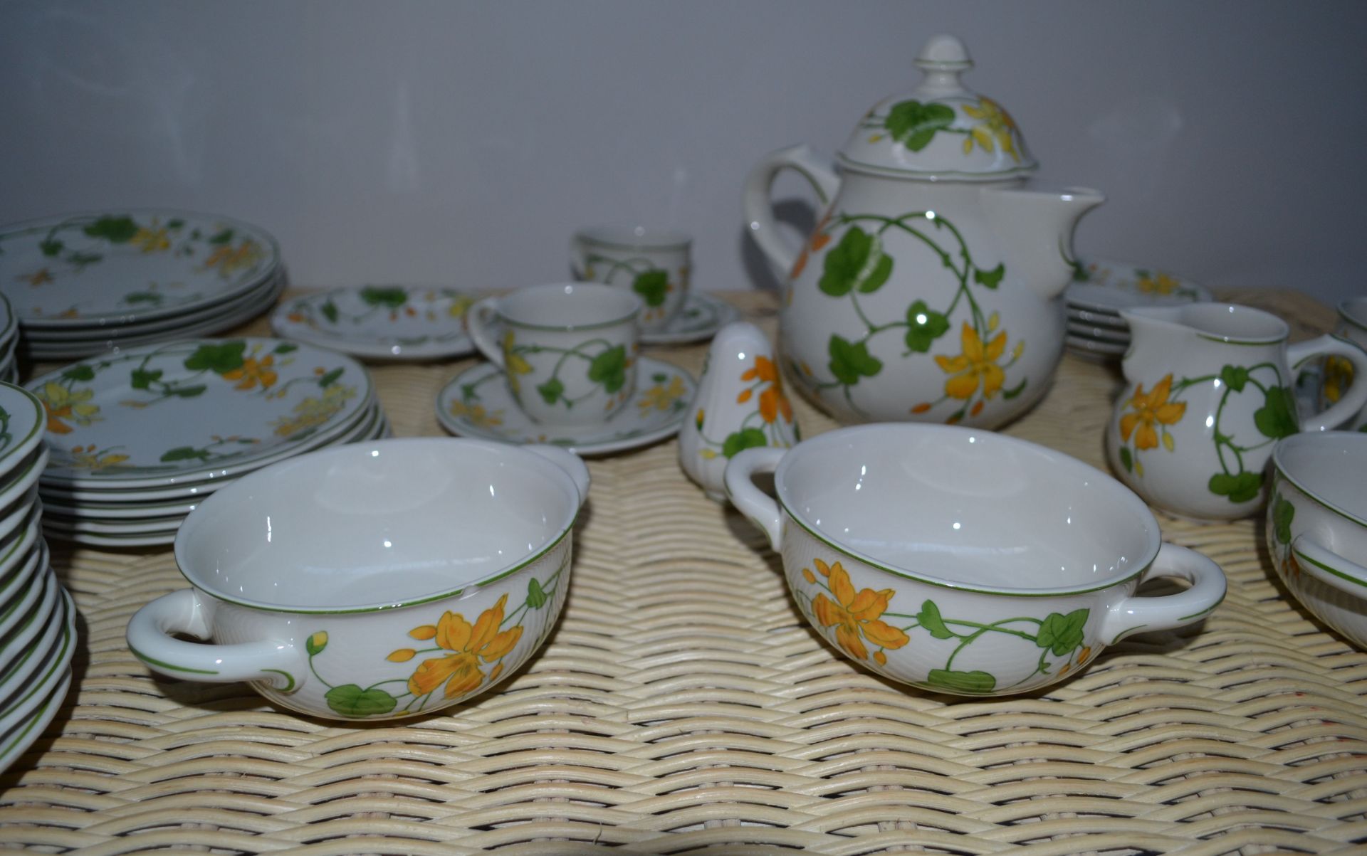 Villeroy & Boch Geranium Tea Service - 42 Pieces - AE013 - CL007 - Location: Altrincham WA14 NO VAT - Image 4 of 20