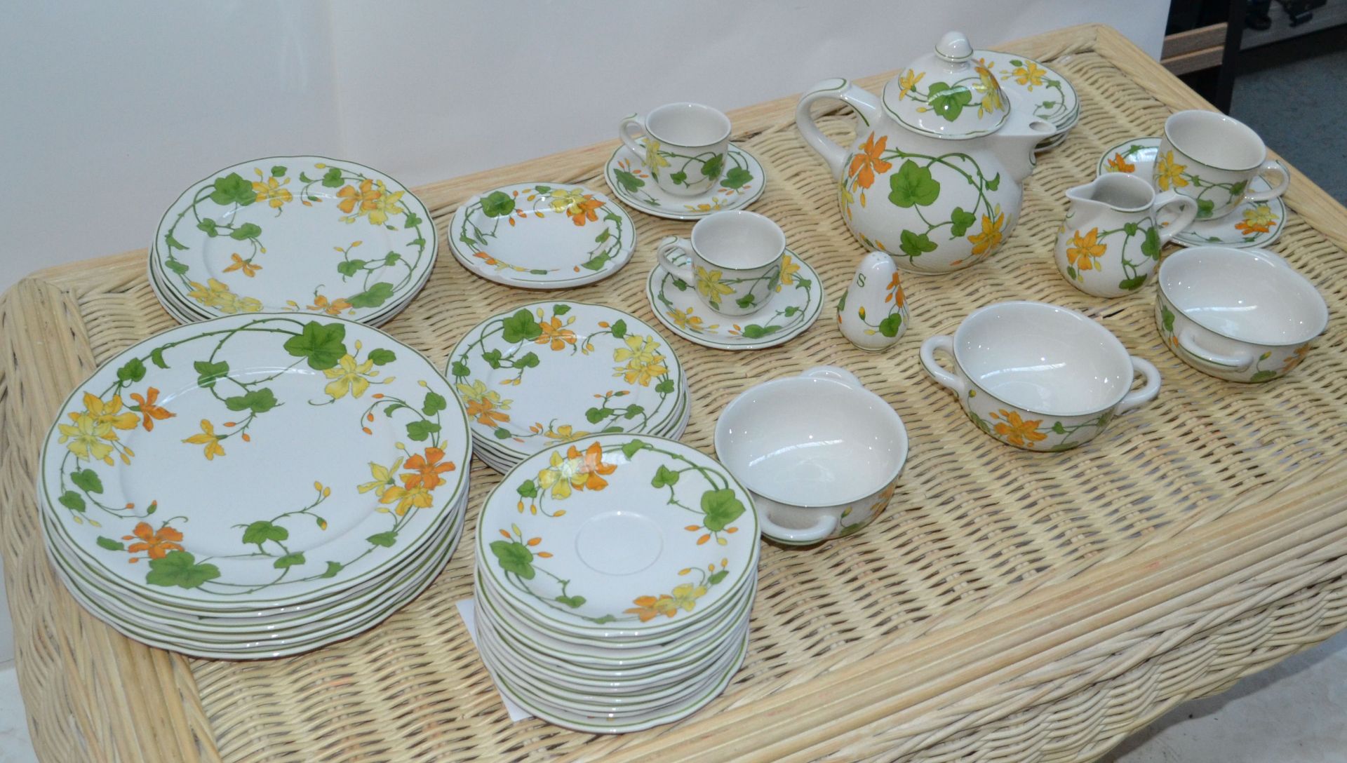 Villeroy & Boch Geranium Tea Service - 42 Pieces - AE013 - CL007 - Location: Altrincham WA14 NO VAT