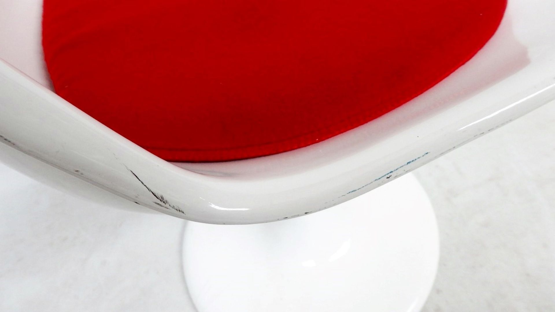 1 x Retro Style Swivel Chair With A White Hi-gloss Finish - Includes Cushion As Shown - - Image 3 of 14