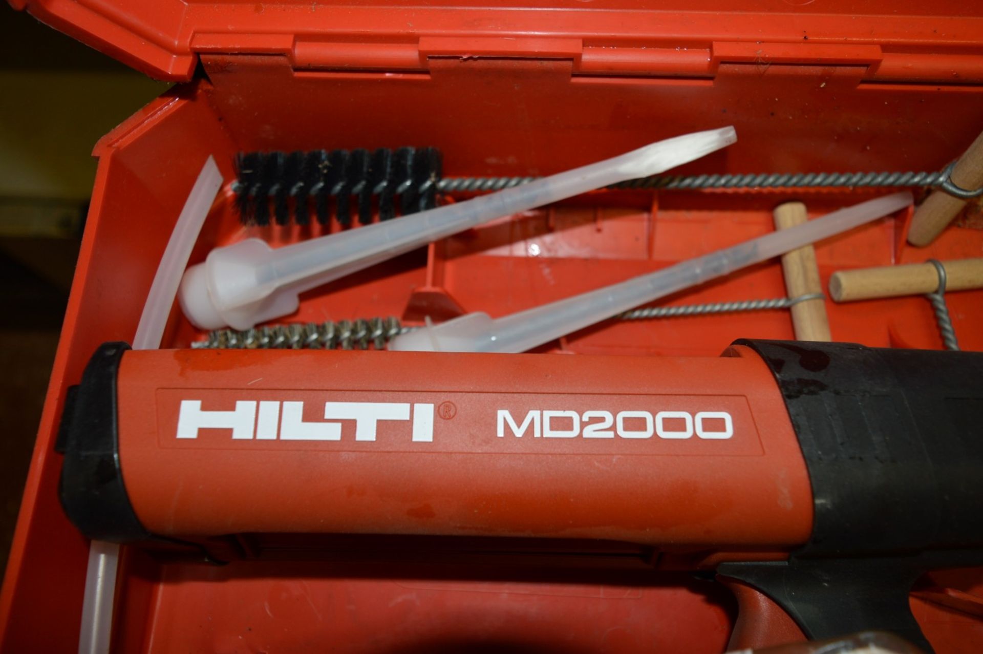 1 x Hilti MD2000 Manual HIT Adhesive Dispenser With Case, Accessories and HIT-HY 150 Pack - Ref: - Image 3 of 7