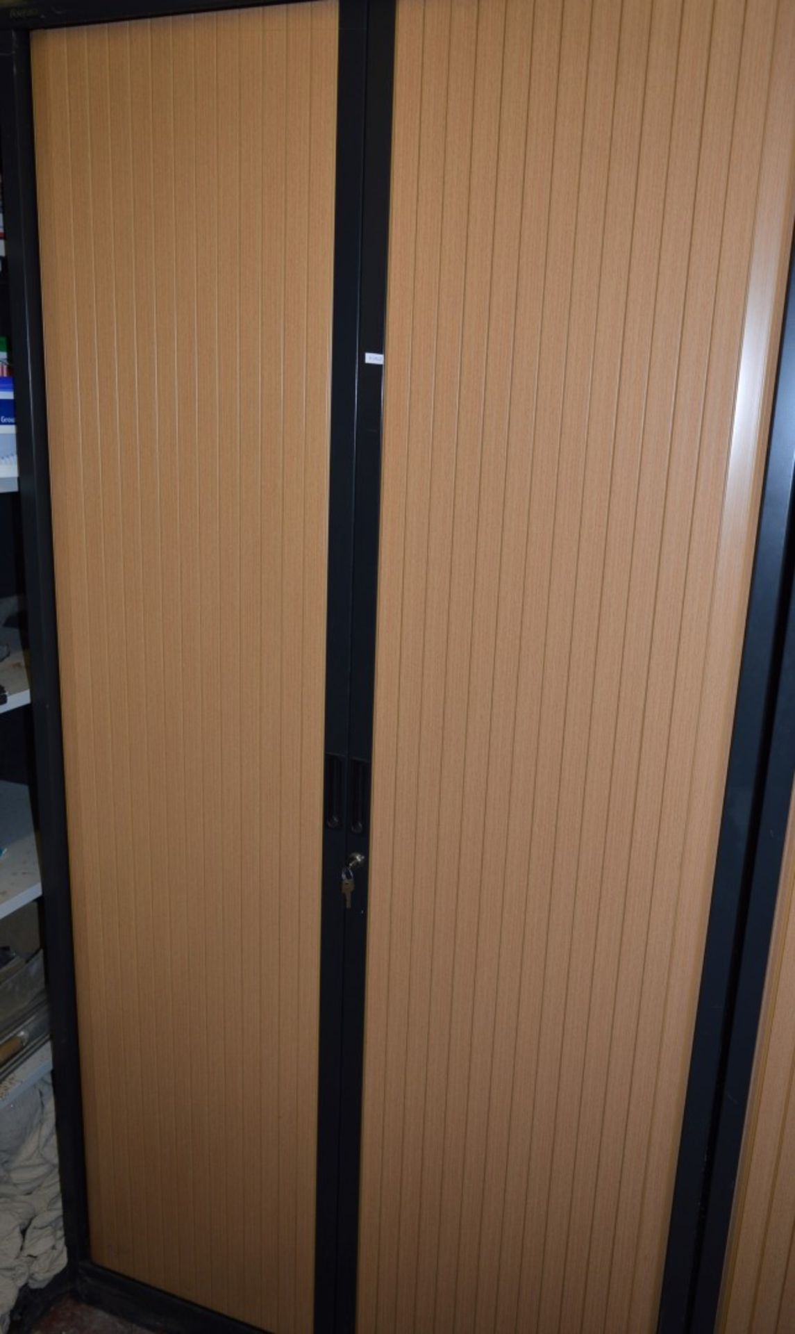 1 x Romeo Storage Cabinet With Contents - Oak Sliding Doors - Contents Include Various Cleaning - Image 16 of 16