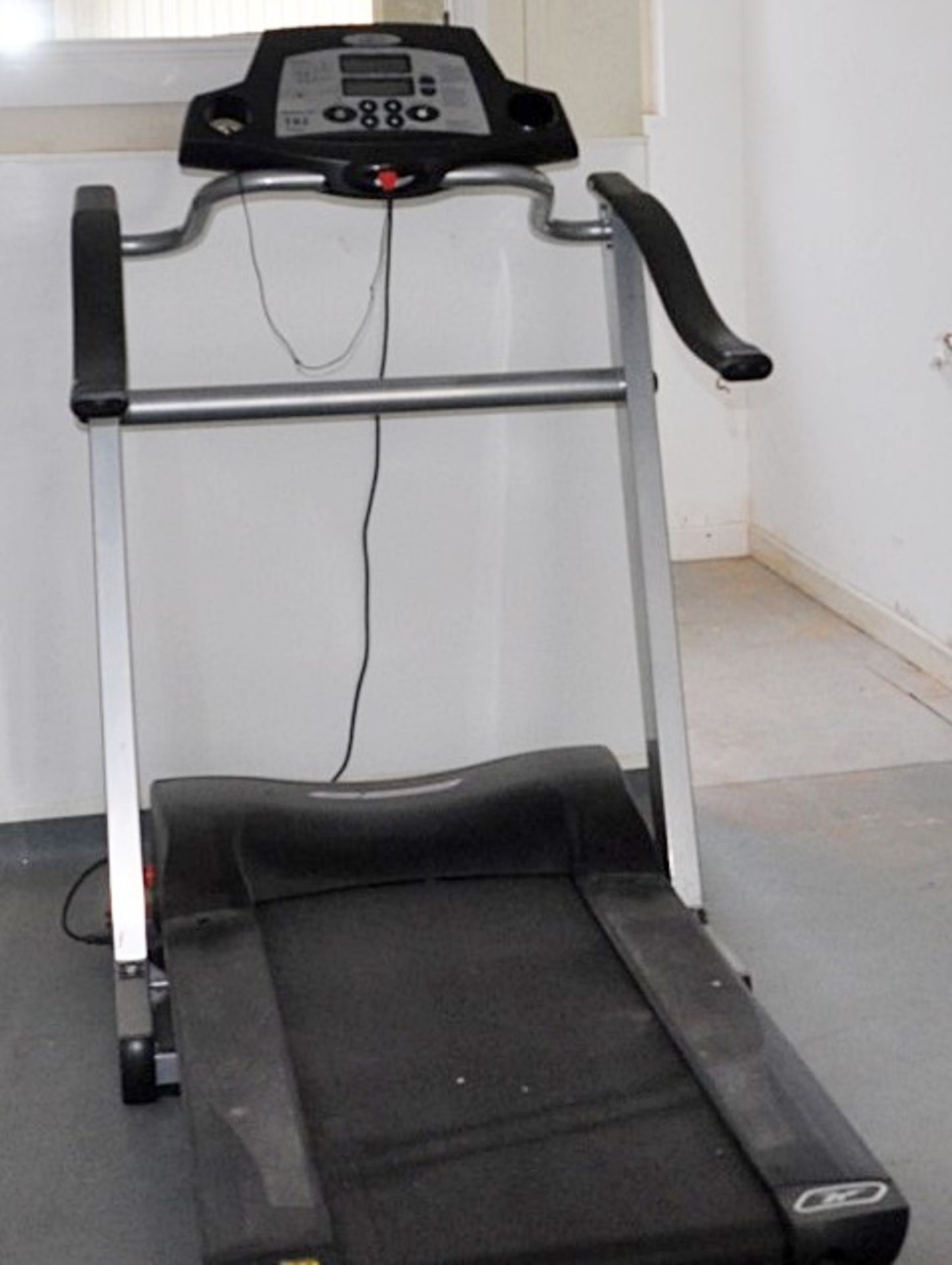 1 x Reebok TR2 Pro Run Treadmill - Presented In Good Working Condition - Dimensions: L180 x W100 x - Image 6 of 6