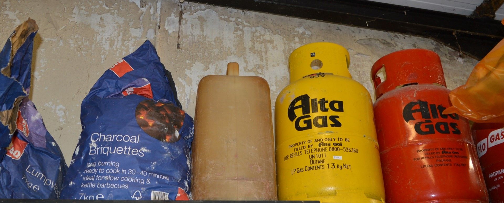 Assorted Lot - Includes 2 Sacks of Coal and 3 Gas Bottles - Ref: KH043 / SHD - CL168 - Location: