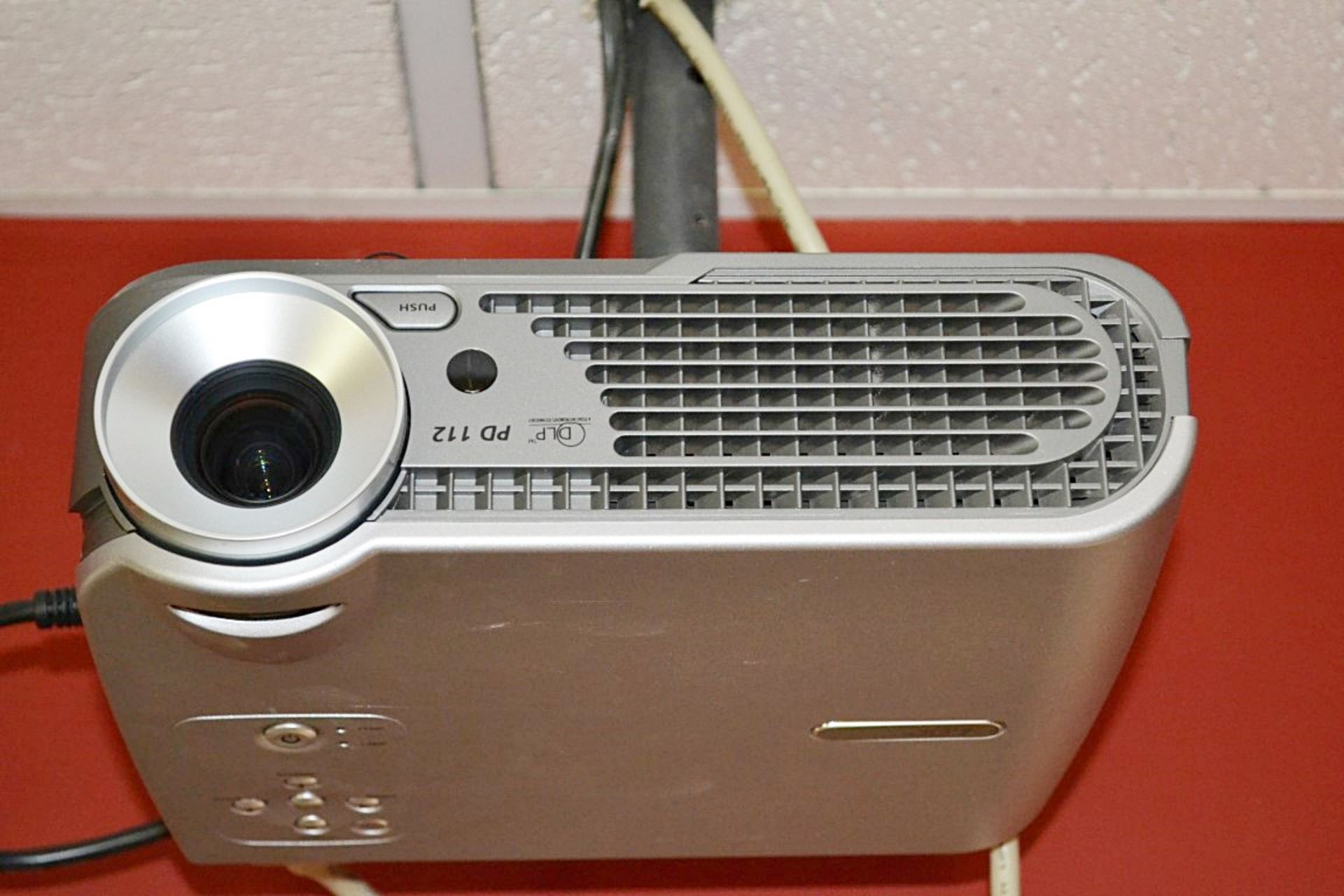 1 x Acer PD112 DLP Projector - Preowned In Good Working Condition With Case And Assorted Leads As - Image 2 of 7