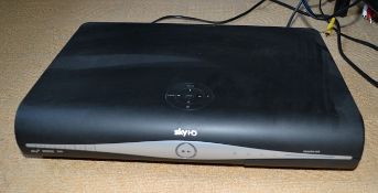 1 x SKY HD Box - Preowned In Good Condition - Ref: KHF230 / BAR - Location: Flintshire CH6 **NO