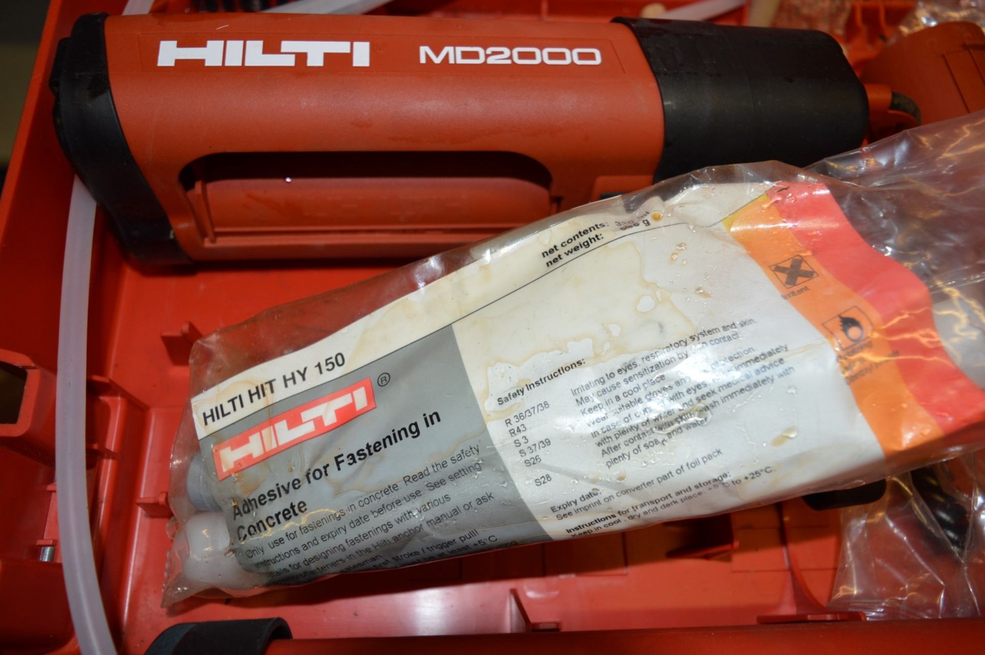 1 x Hilti MD2000 Manual HIT Adhesive Dispenser With Case, Accessories and HIT-HY 150 Pack - Ref: - Image 4 of 7