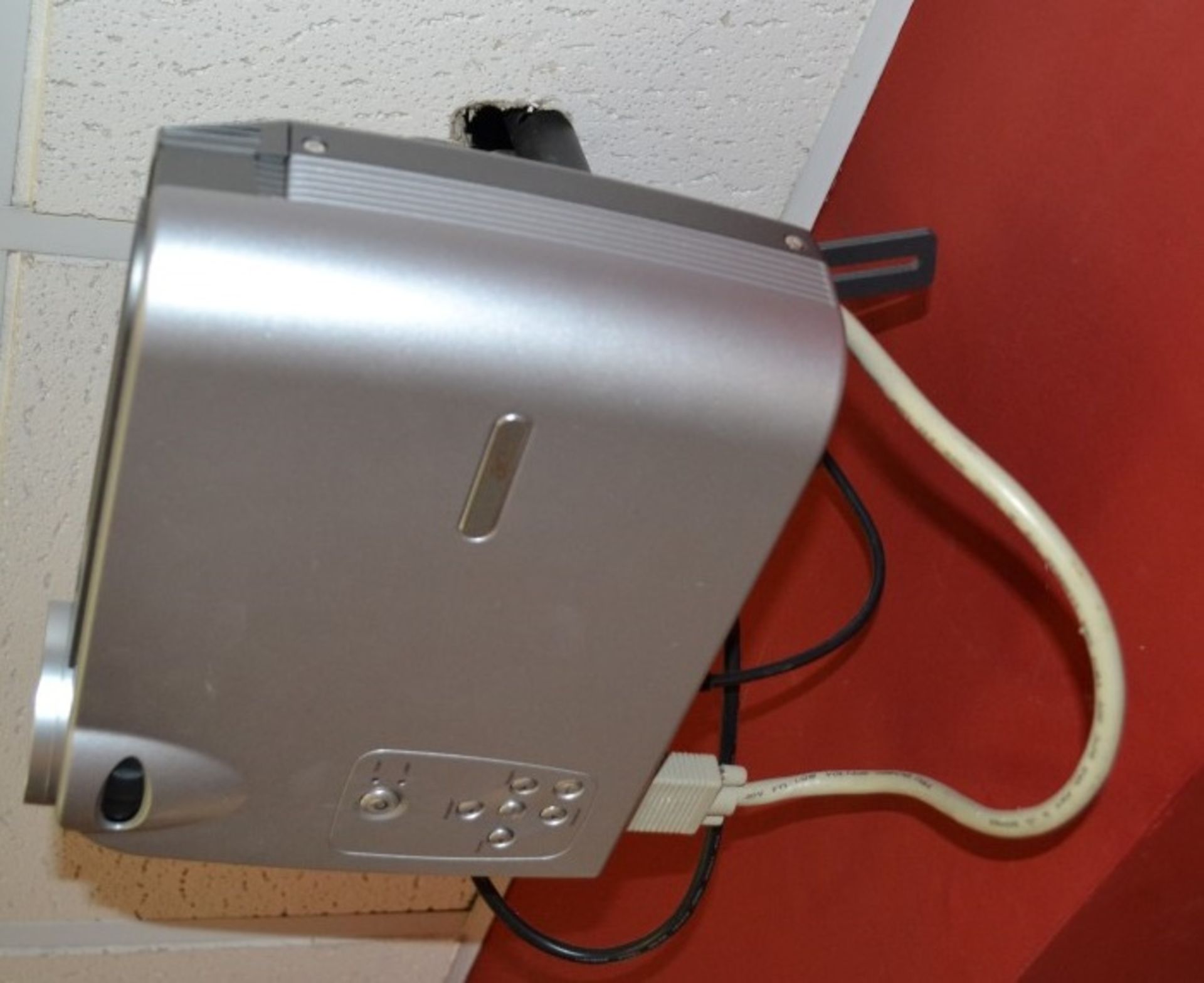 1 x Acer PD112 DLP Projector - Preowned In Good Working Condition With Case And Assorted Leads As - Image 5 of 7