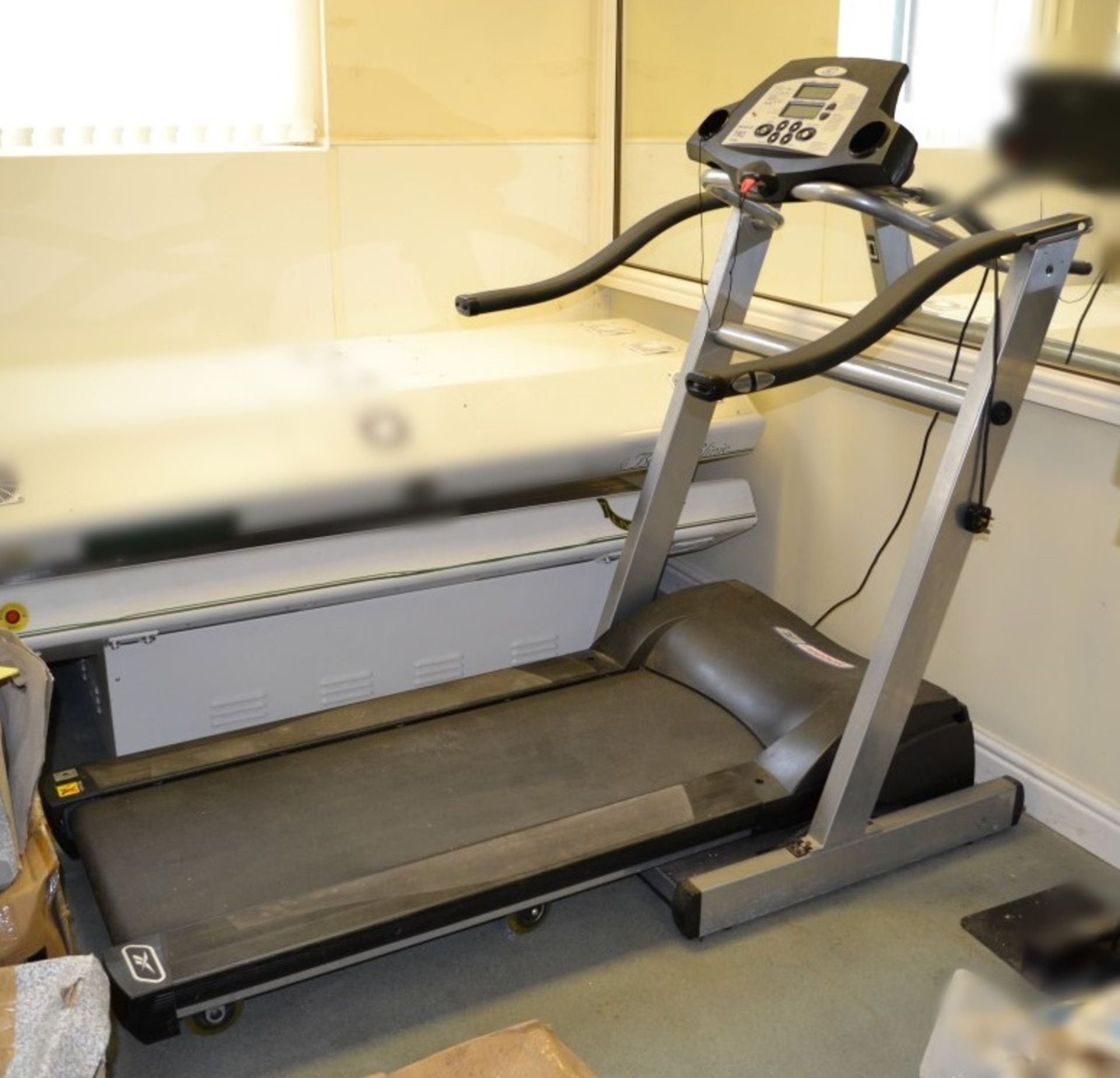 1 x Reebok TR2 Pro Run Treadmill - Presented In Good Working Condition - Dimensions: L180 x W100 x
