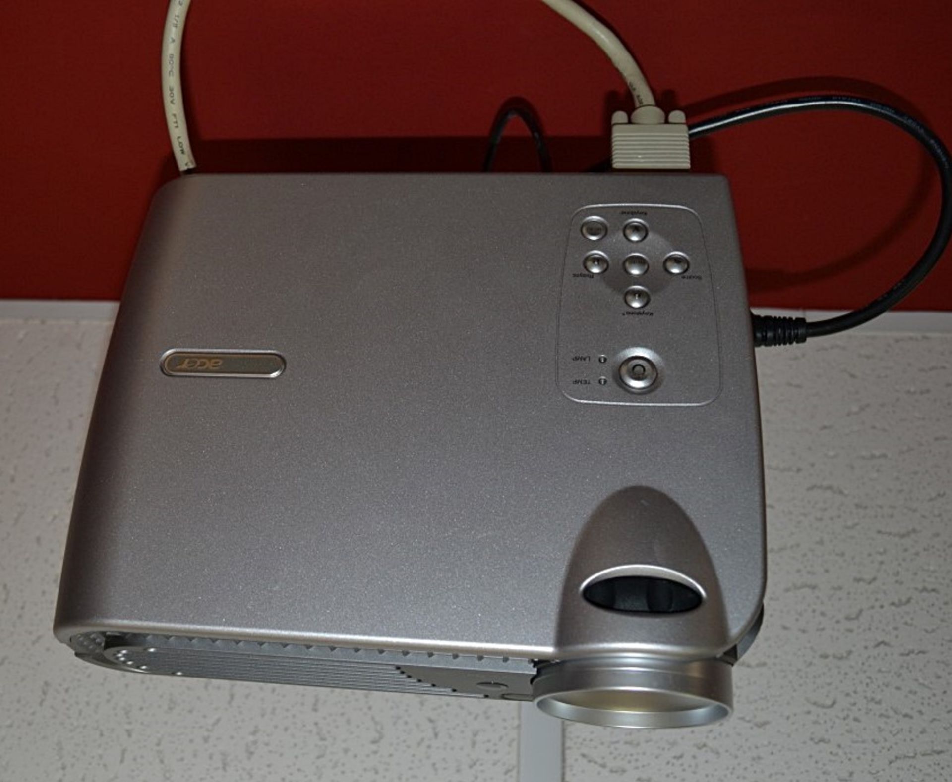 1 x Acer PD112 DLP Projector - Preowned In Good Working Condition With Case And Assorted Leads As - Image 4 of 7