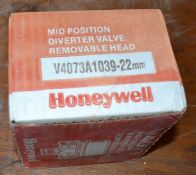 1 x Honeywell V4073A1039 22m 3 Port Mid-Position Valve - Unused & Boxed - Ref: KH230 / SHD - CL168 -