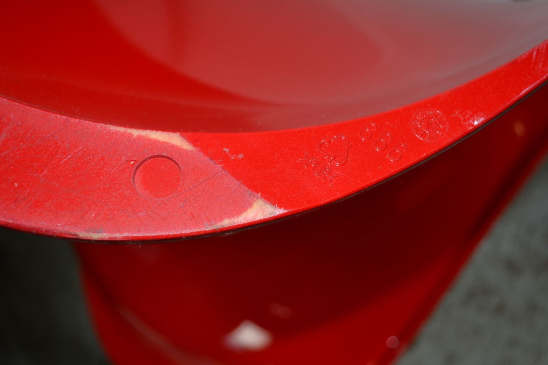 1 x VITRA Panton Chair In Classic Red - Measurements: W50 x D60 x H83cm, Seat Height: 41cm - - Image 6 of 8