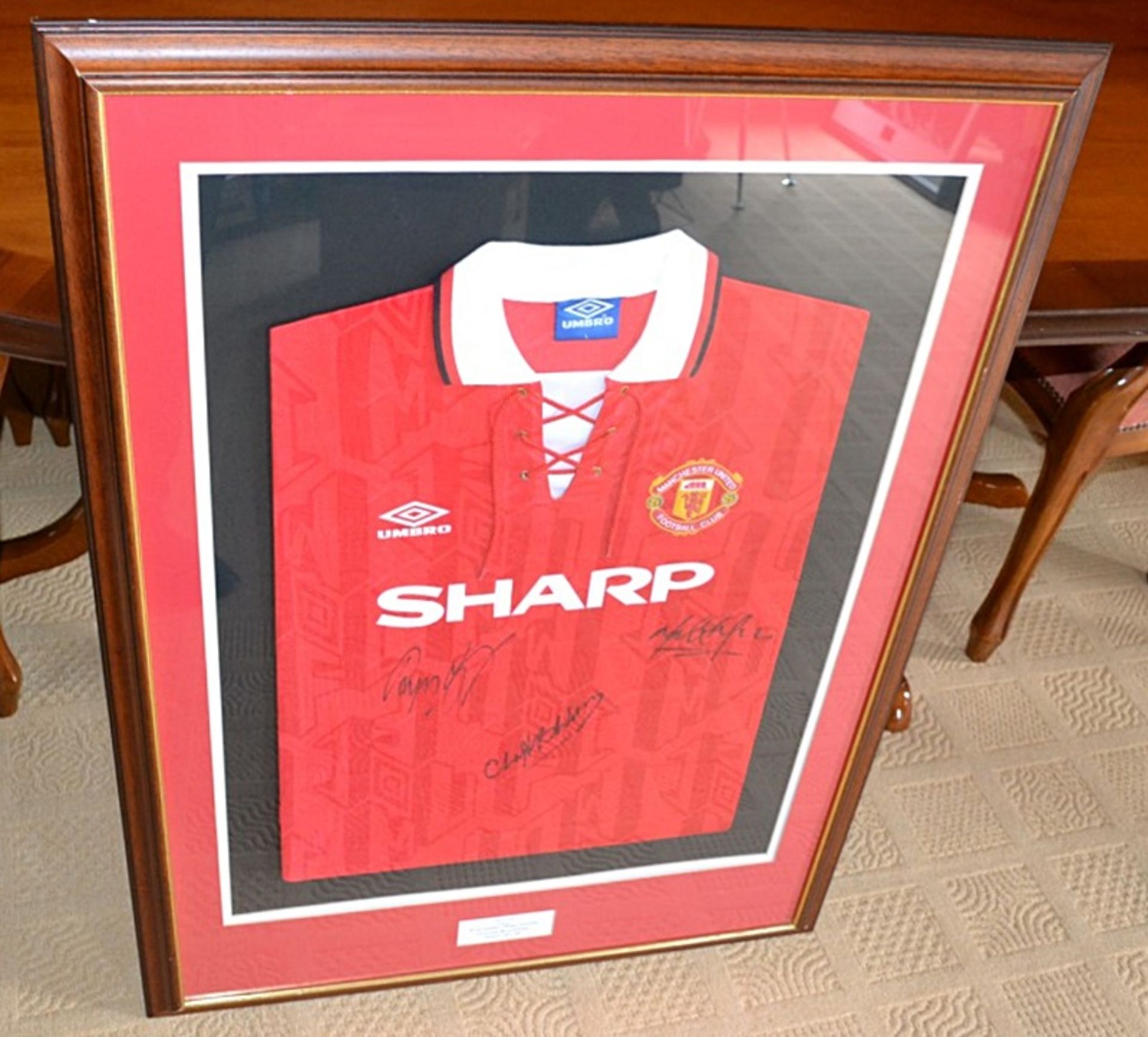 1 x Framed And Mounted Ryan Giggs Signed Football Shirt Autographed By 3 Players (Giggs, Hughes