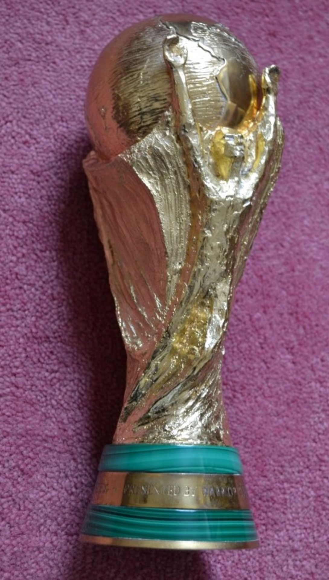 1 x Official World Cup 1:1.3 Scale 27cm Replica By Gerrard & Co. - Gold Plated - No.8 Of Only 10 - Image 7 of 16