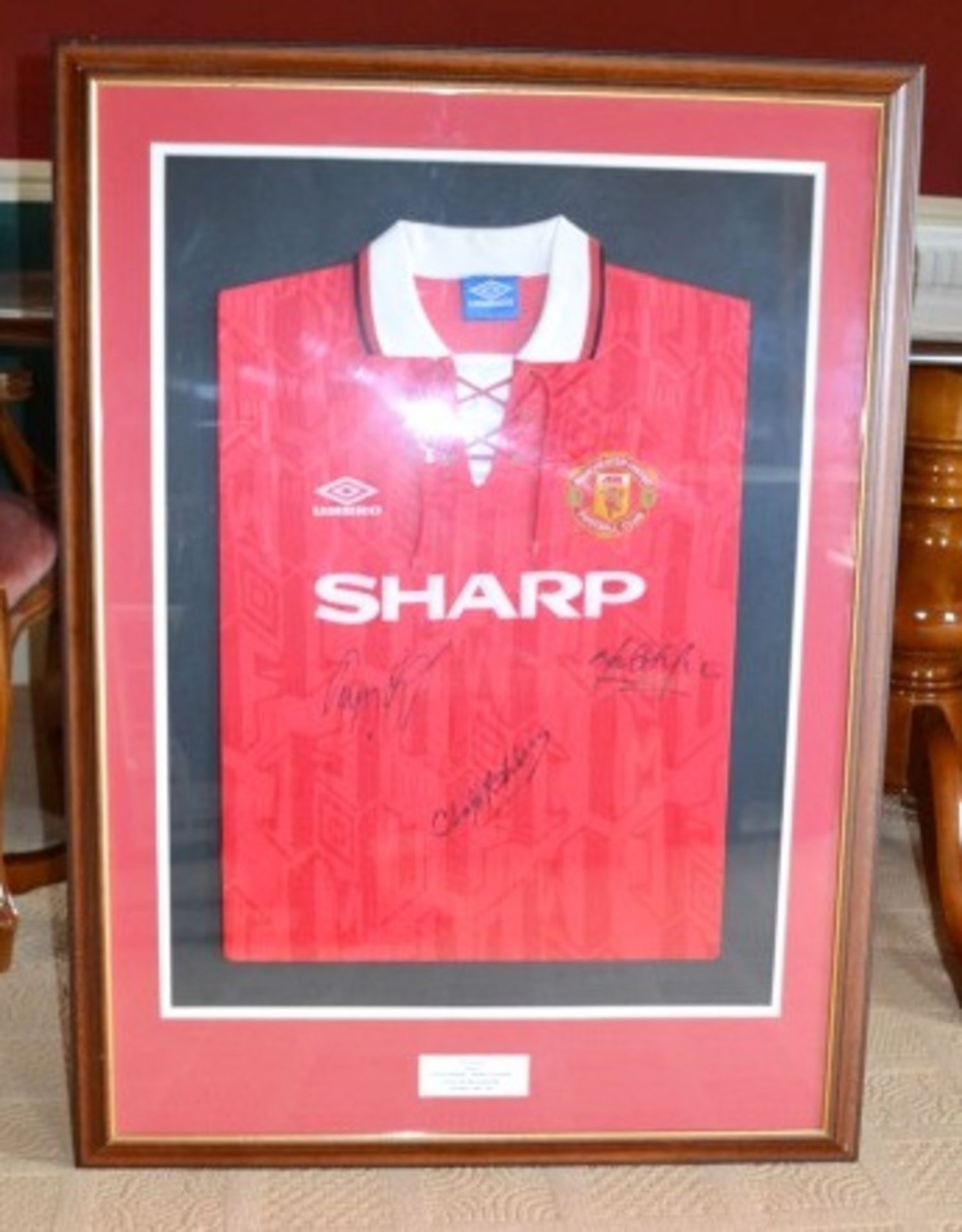 1 x Framed And Mounted Ryan Giggs Signed Football Shirt Autographed By 3 Players (Giggs, Hughes - Image 2 of 7