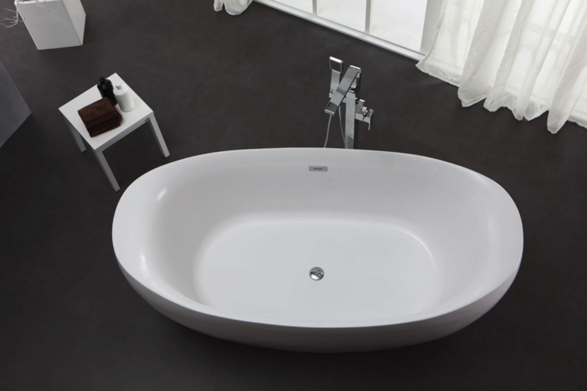1 x MarbleTECH Serenity Bath - Image 3 of 5
