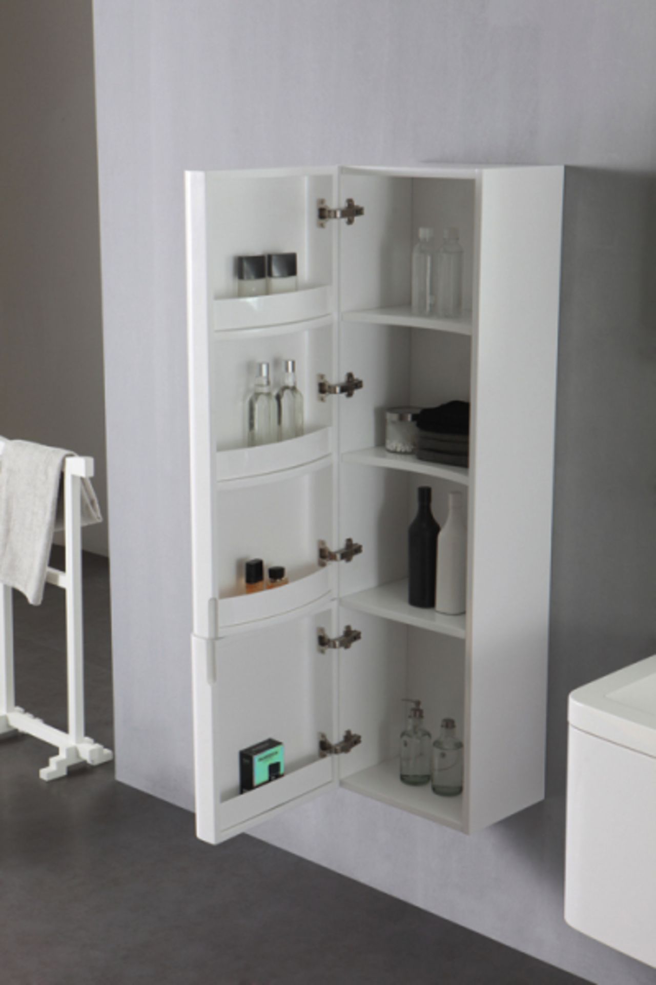 1 x White Gloss Storage Cabinet 120 - B Grade Stock