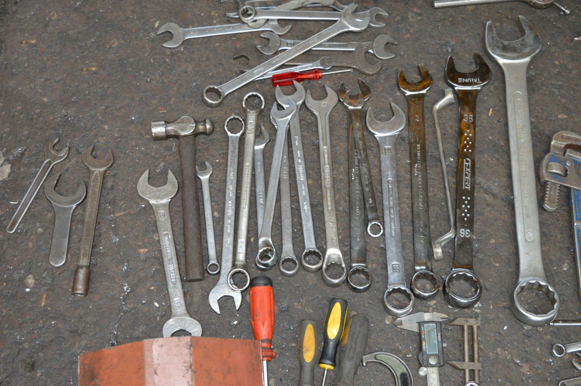 1 x Assorted Collection of Various Tools - Includes Approx 150 Pieces - Spanners, Allen Keys, - Image 6 of 8