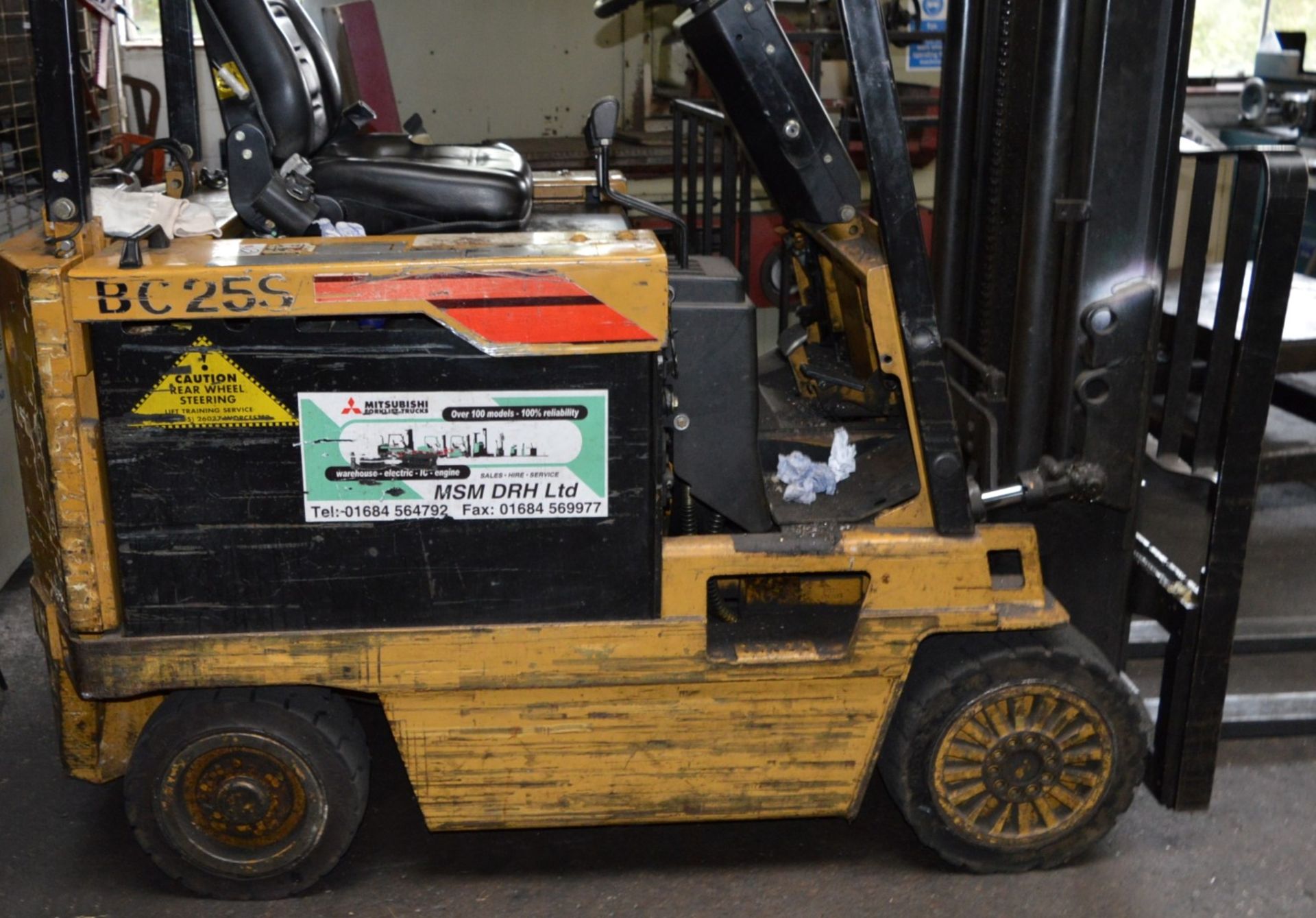 1 x Daewoo 2.5 Ton Fork Lift Counter Balance Truck With Charger - Location: Worcester WR14 - Image 4 of 10