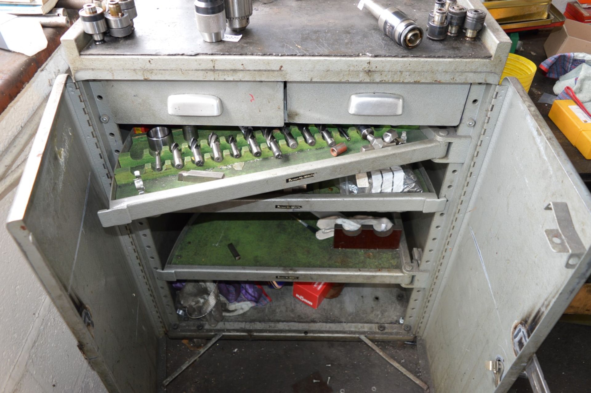 1 x Tool Storage Cabinet With Workbench, Internal Drawers and Three Pull Out Shelves - Steel - Image 5 of 5