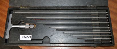 1 x Moore & Wright Depth Micrometer - With Orignal Case - CL202 - Ref EN271 - Location: Worcester