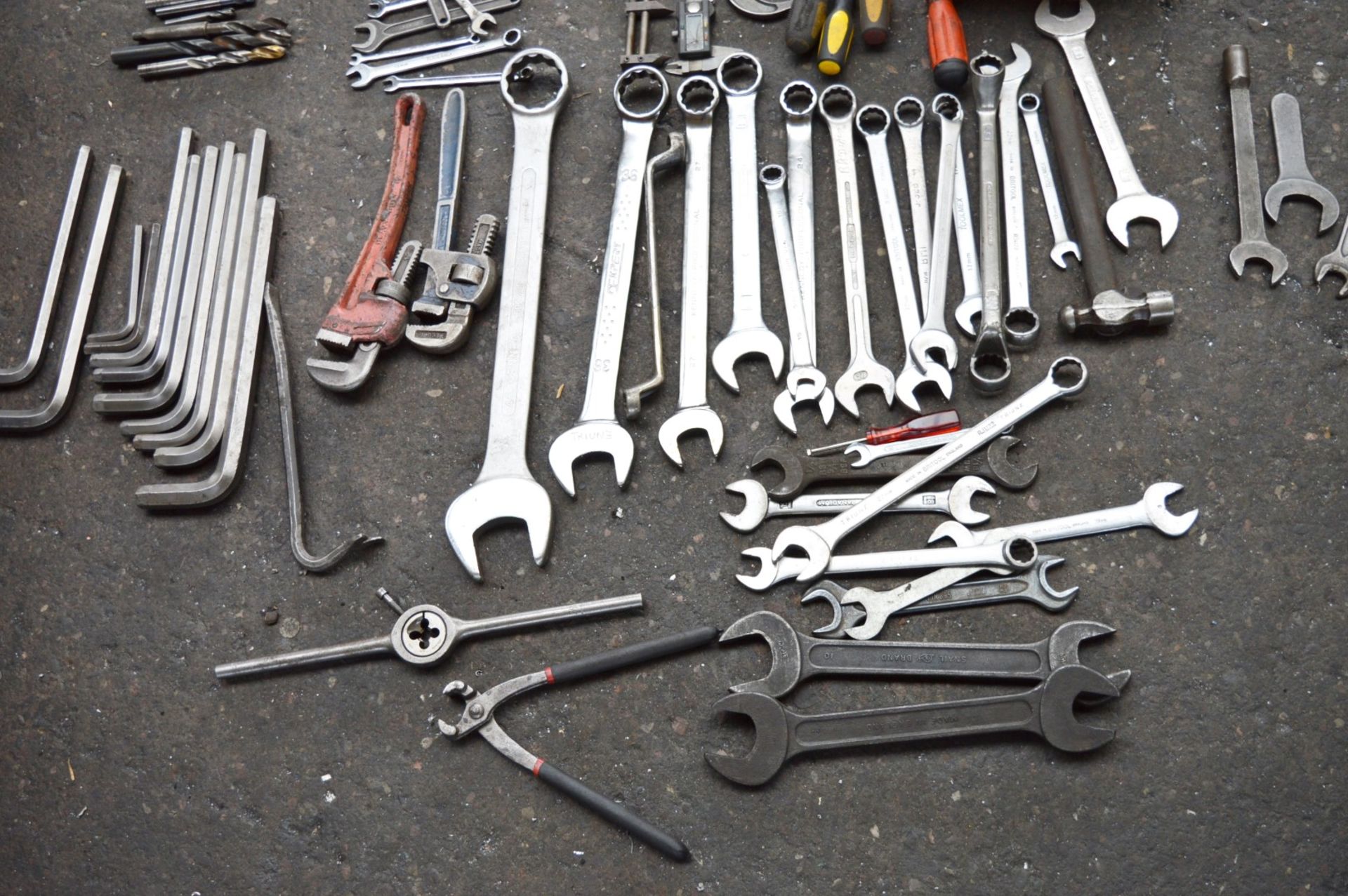 1 x Assorted Collection of Various Tools - Includes Approx 150 Pieces - Spanners, Allen Keys, - Image 8 of 8