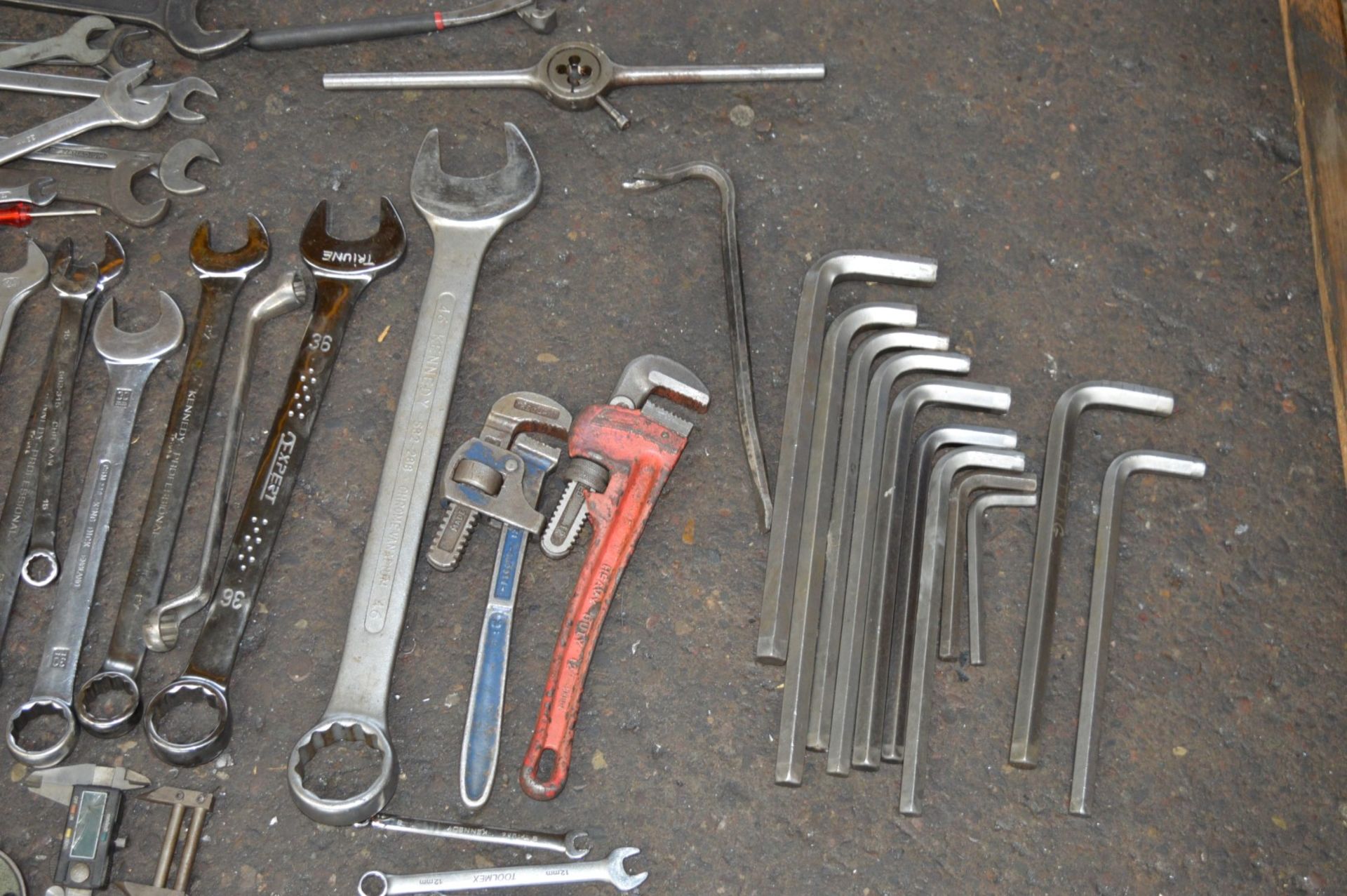 1 x Assorted Collection of Various Tools - Includes Approx 150 Pieces - Spanners, Allen Keys, - Image 4 of 8