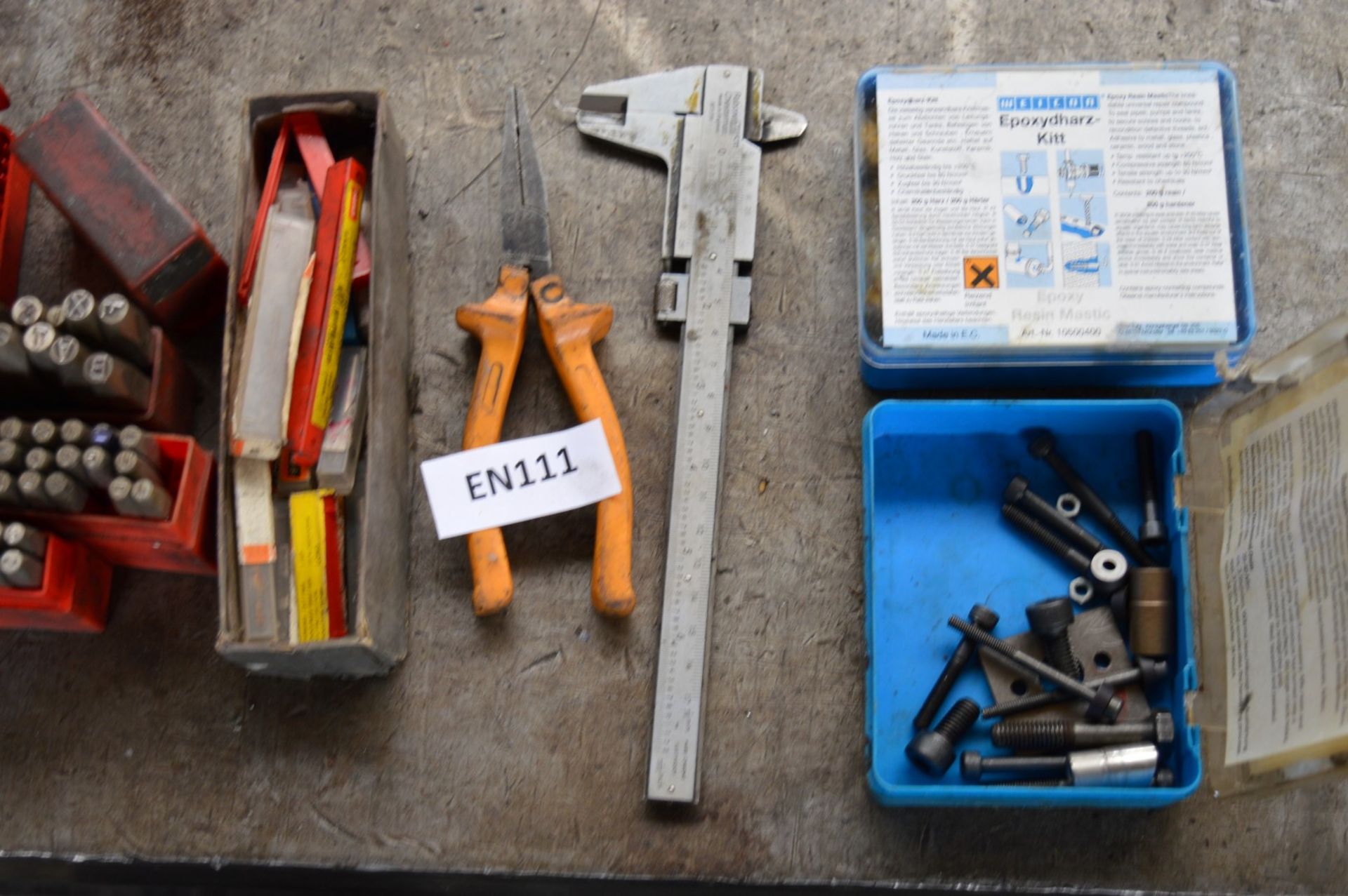 Selection of Tools Consisting of Hand Stamps, Machine Taps, Drill Bits, Measuring Tool, Epoxyharz - Image 4 of 5