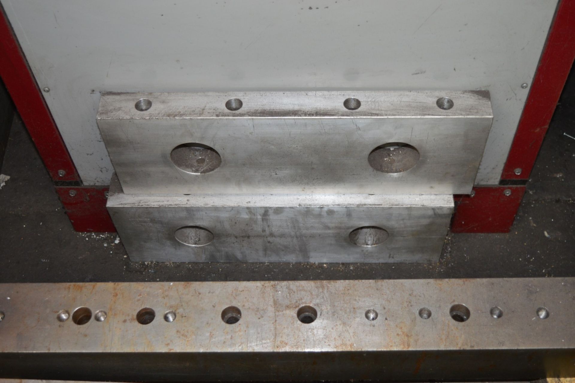 8 x Large Steel Blocks With Threaded Inserts - 91cm and 60cm in Length - CL202 - Ref EN256 Location: - Image 3 of 10