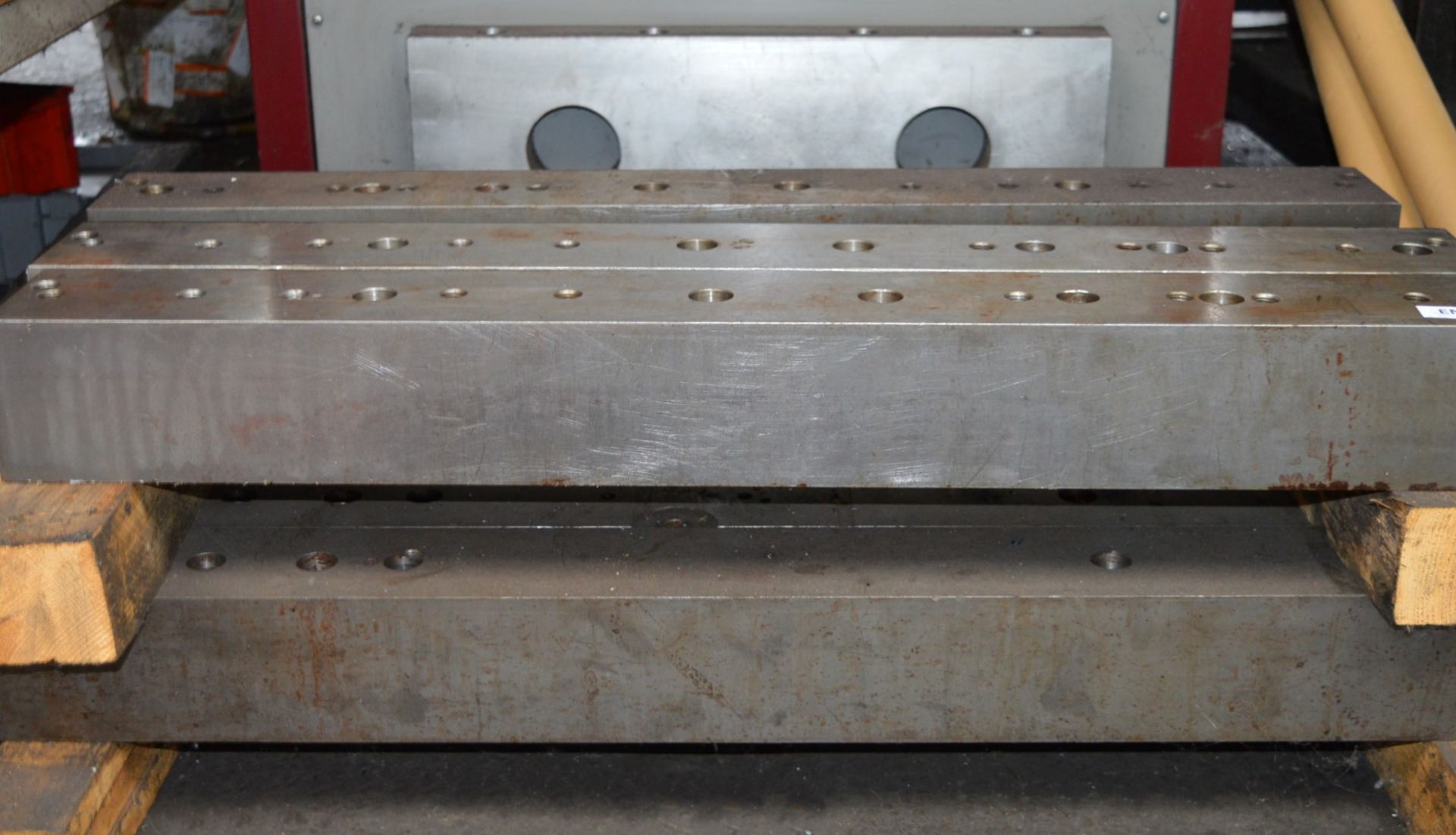 8 x Large Steel Blocks With Threaded Inserts - 91cm and 60cm in Length - CL202 - Ref EN256 Location: - Image 2 of 10