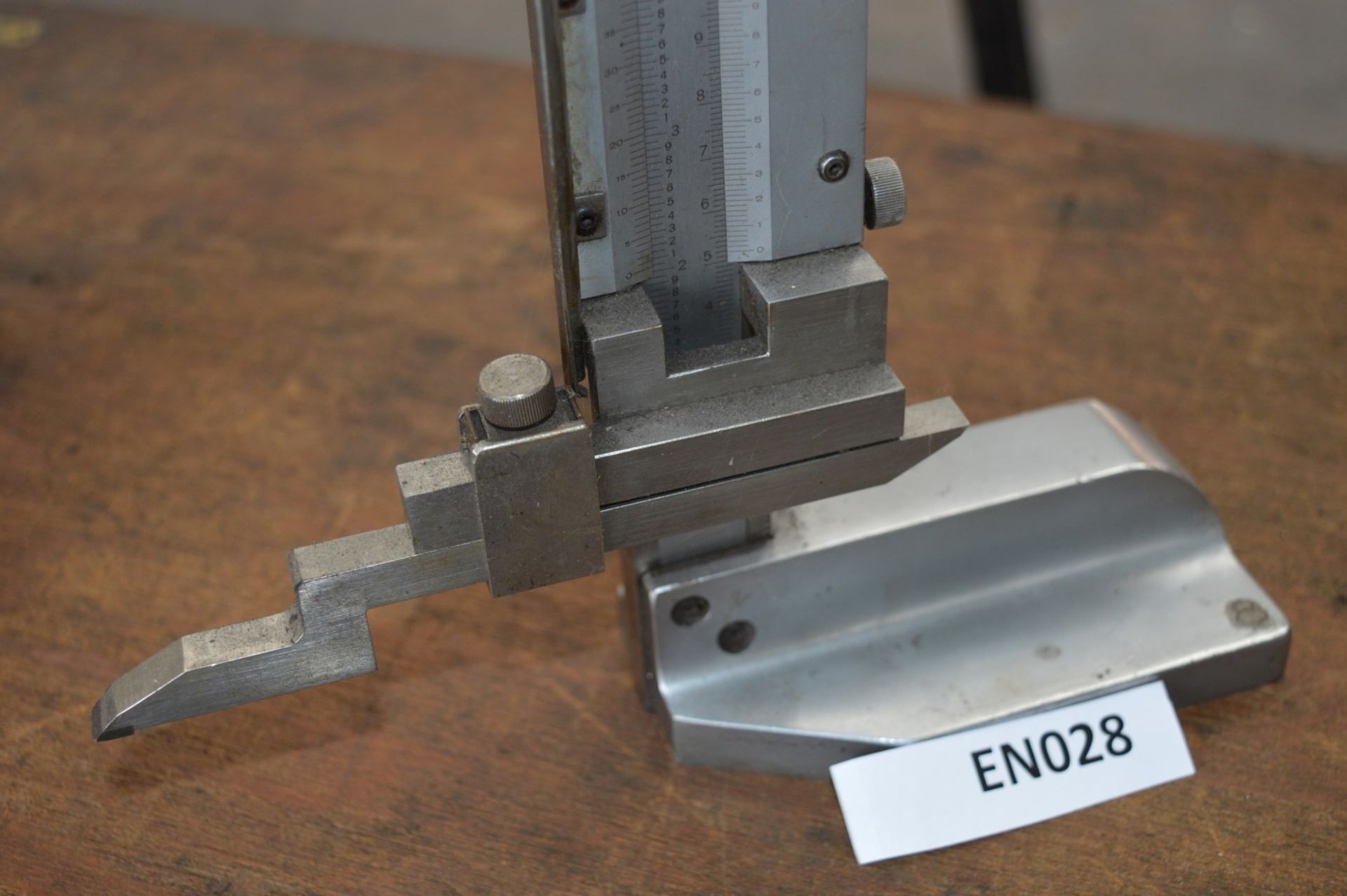 1 x Mitutoyo Vernier Height Gauge - 300mm / 12 Inch - Made in Japan - CL202 - Ref EN028 - - Image 3 of 5