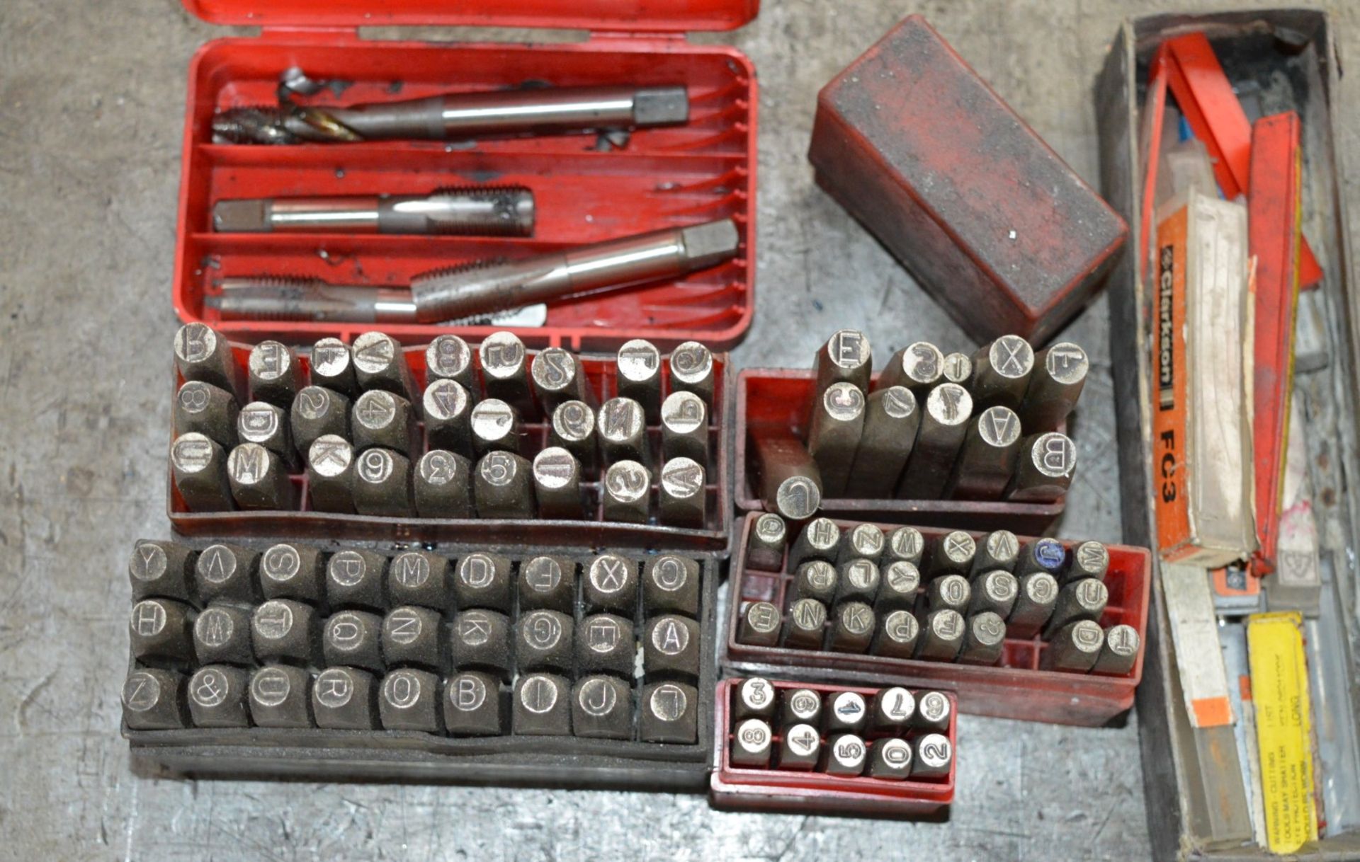 Selection of Tools Consisting of Hand Stamps, Machine Taps, Drill Bits, Measuring Tool, Epoxyharz - Image 2 of 5