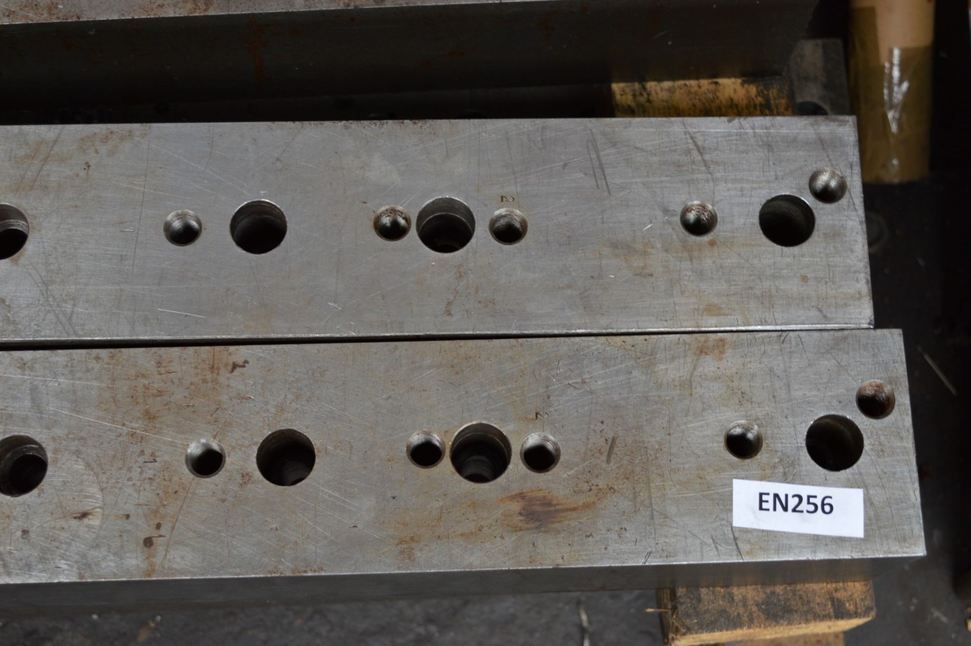 8 x Large Steel Blocks With Threaded Inserts - 91cm and 60cm in Length - CL202 - Ref EN256 Location: - Image 4 of 10