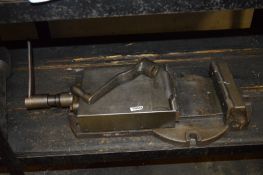 1 x Large Machine Vice - Includes Two Handles - CL202 - Ref EN551 - Location: Worcester WR14