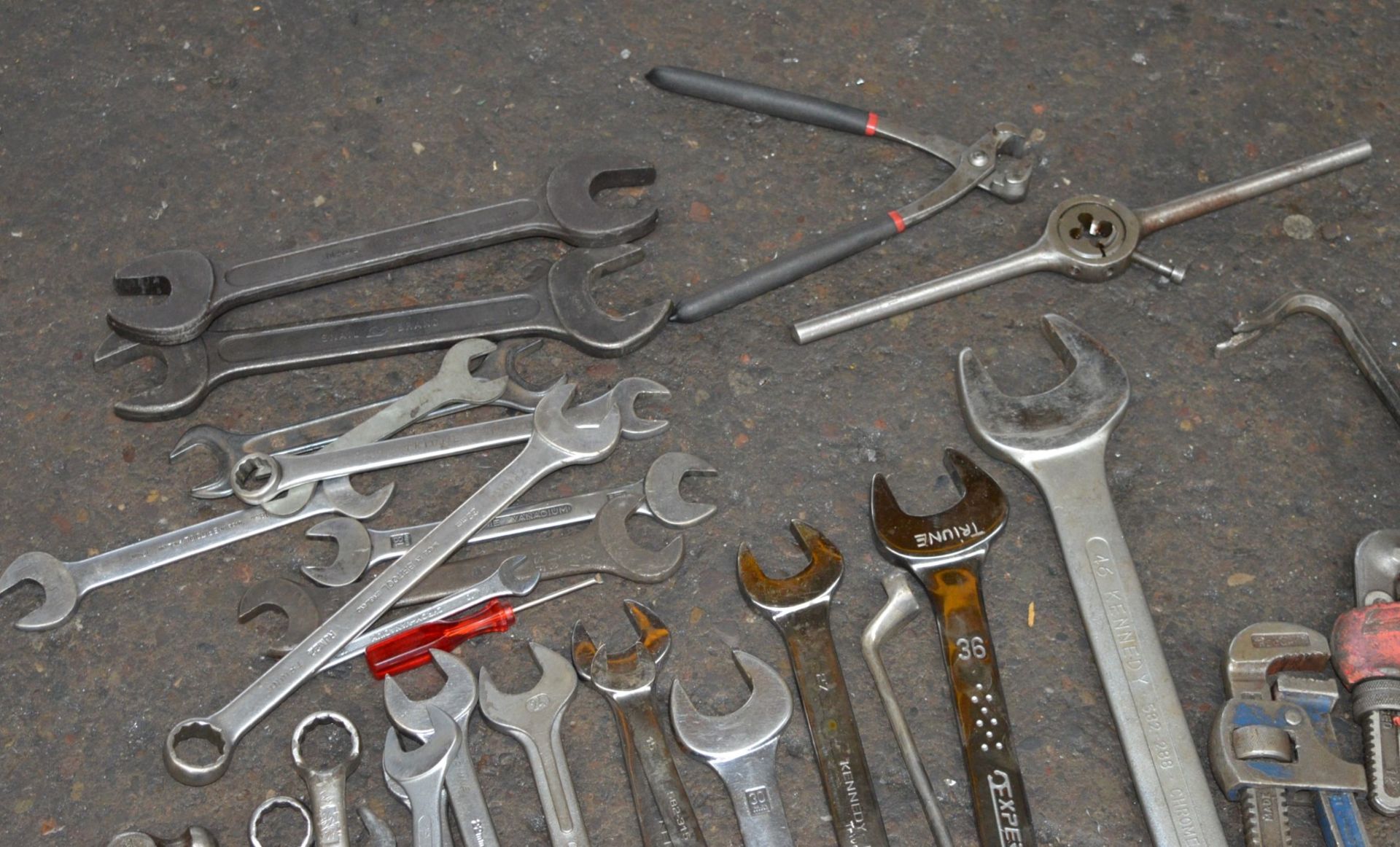 1 x Assorted Collection of Various Tools - Includes Approx 150 Pieces - Spanners, Allen Keys, - Image 7 of 8