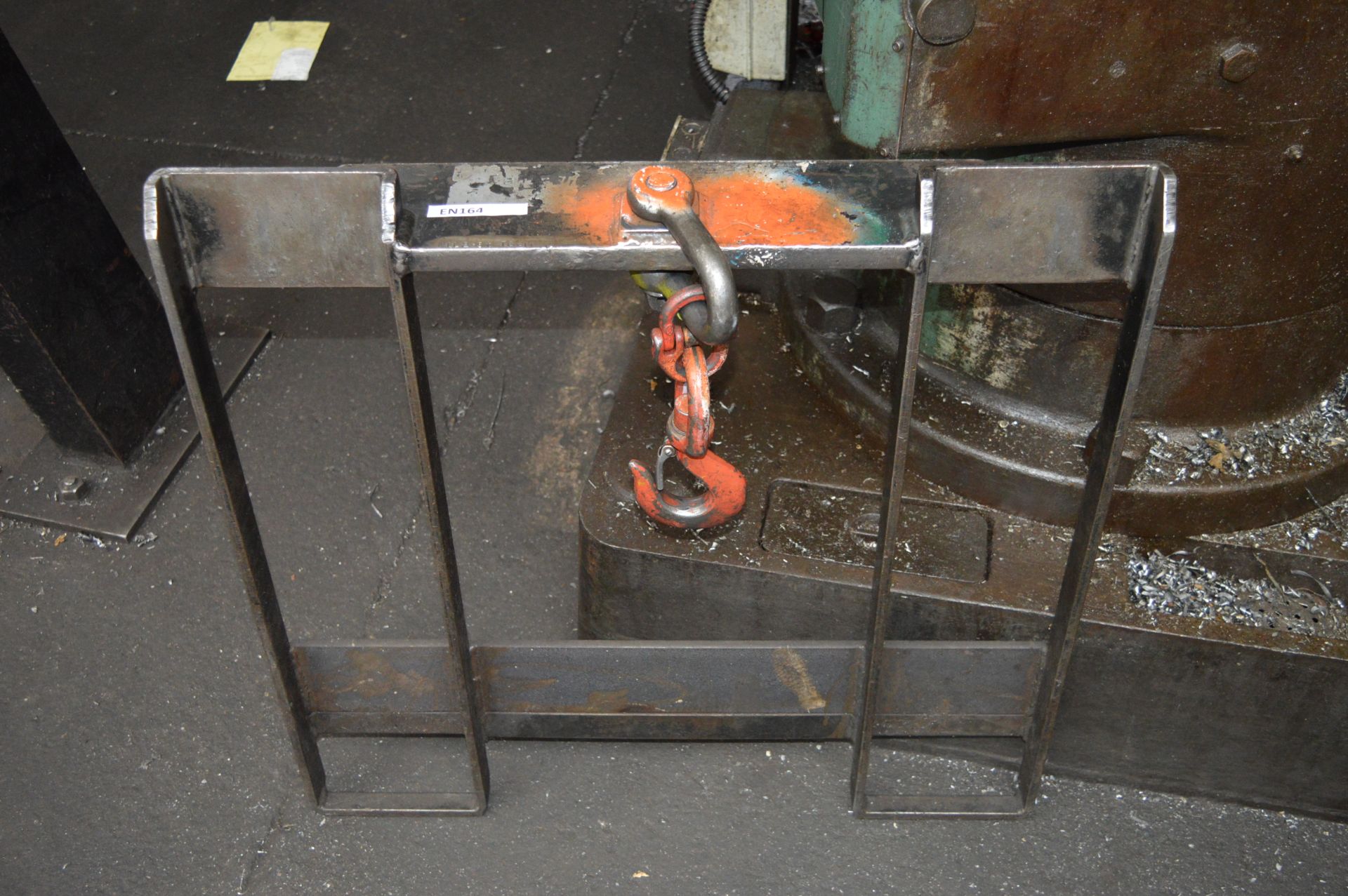 1 x Fork Mounted Hook Attatchment - Convert Your Forklift Truck into a Mini Mobile Crane - 2.5 Ton - Image 3 of 5