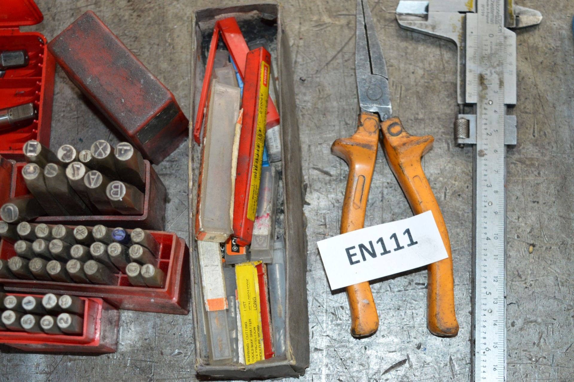 Selection of Tools Consisting of Hand Stamps, Machine Taps, Drill Bits, Measuring Tool, Epoxyharz - Image 3 of 5