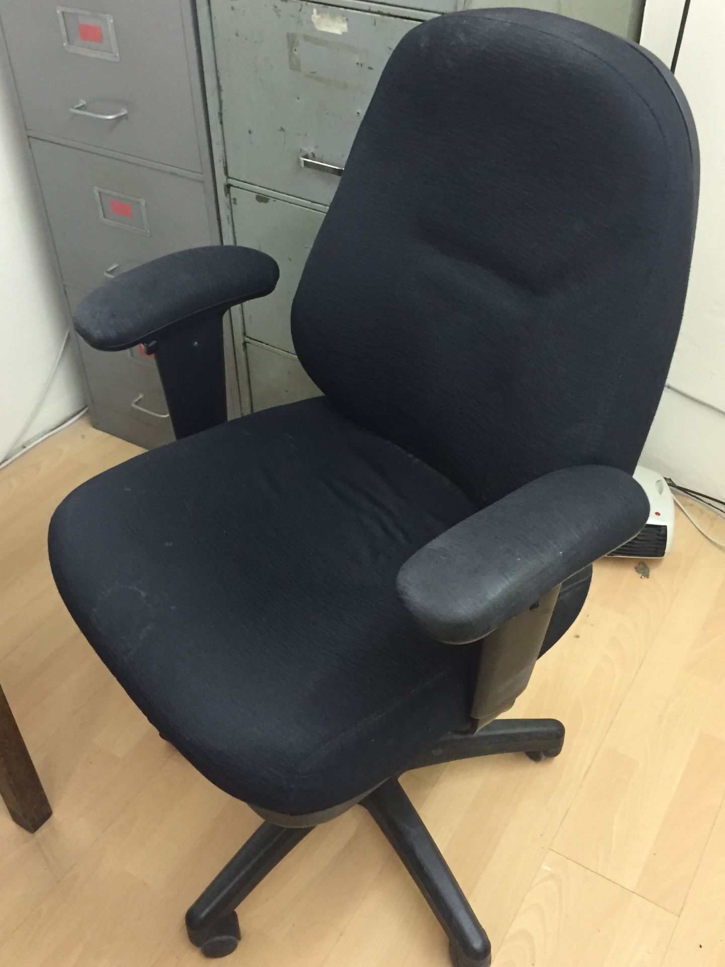 1 x Black Office Chair - CL171 - Location: London, N4