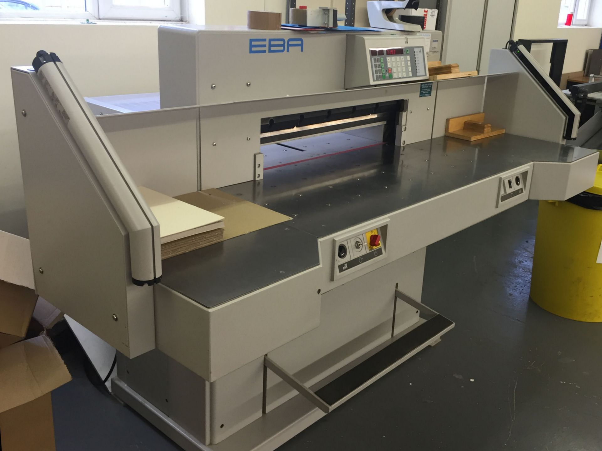 1 x EBA Professional Guillotine 721-06LT - CL171 - Location: London, N4 - Image 2 of 11